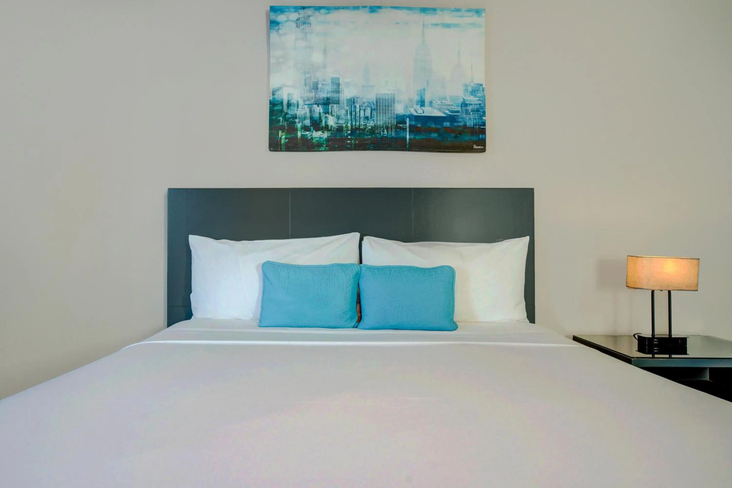 Bedroom, Bed in Leeward Motel By Capital O North Miami Beachside