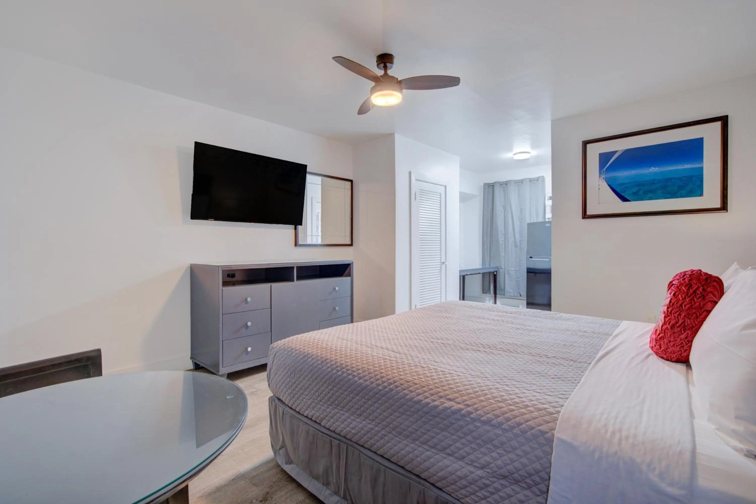 Bedroom, Bed in Leeward Motel By Capital O North Miami Beachside