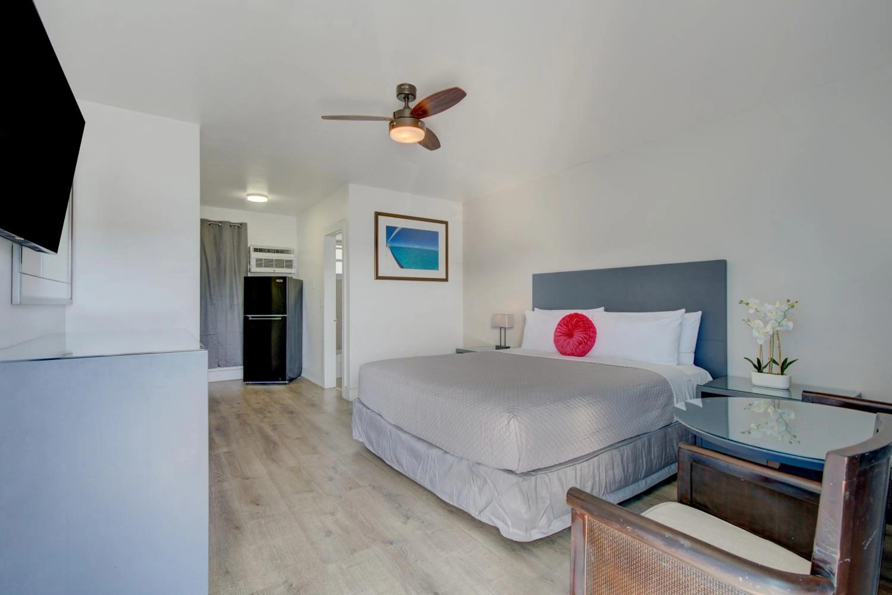 Bedroom, Bed in Leeward Motel By Capital O North Miami Beachside