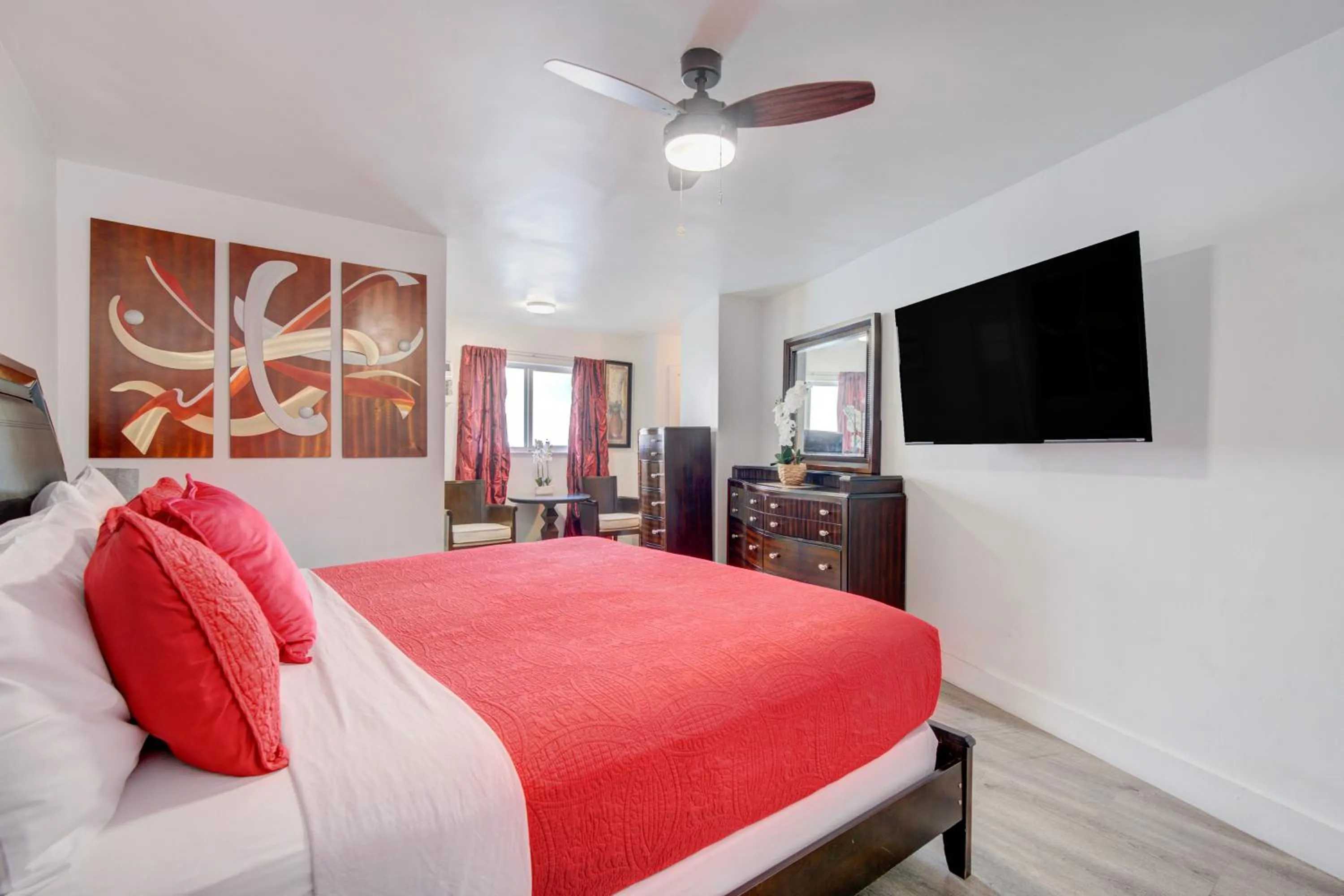 Bedroom, Bed in Leeward Motel By Capital O North Miami Beachside