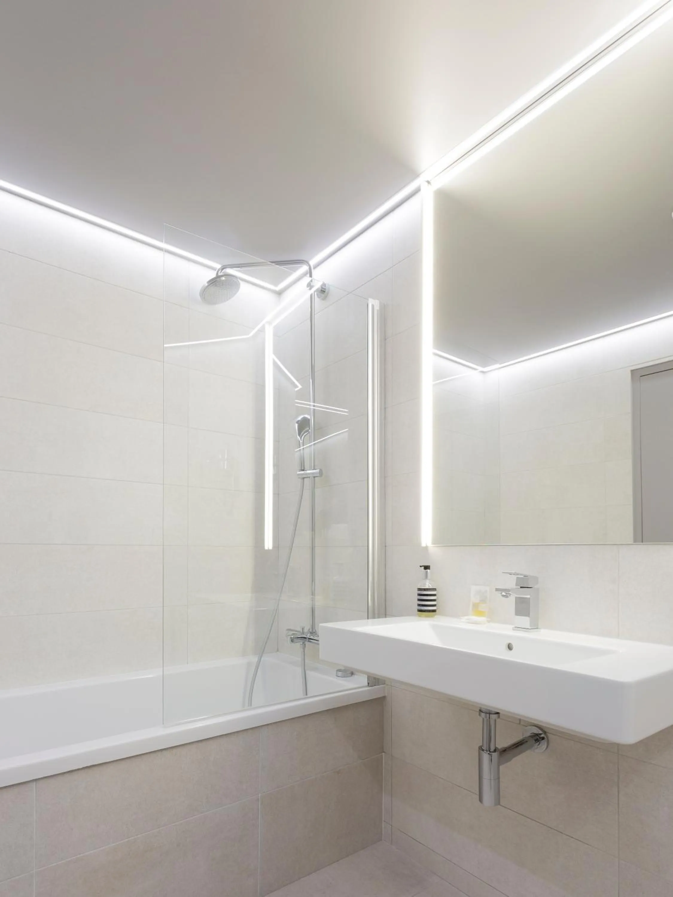 Bathroom in Brit Hotel Codalysa Marne la Vallée - Torcy