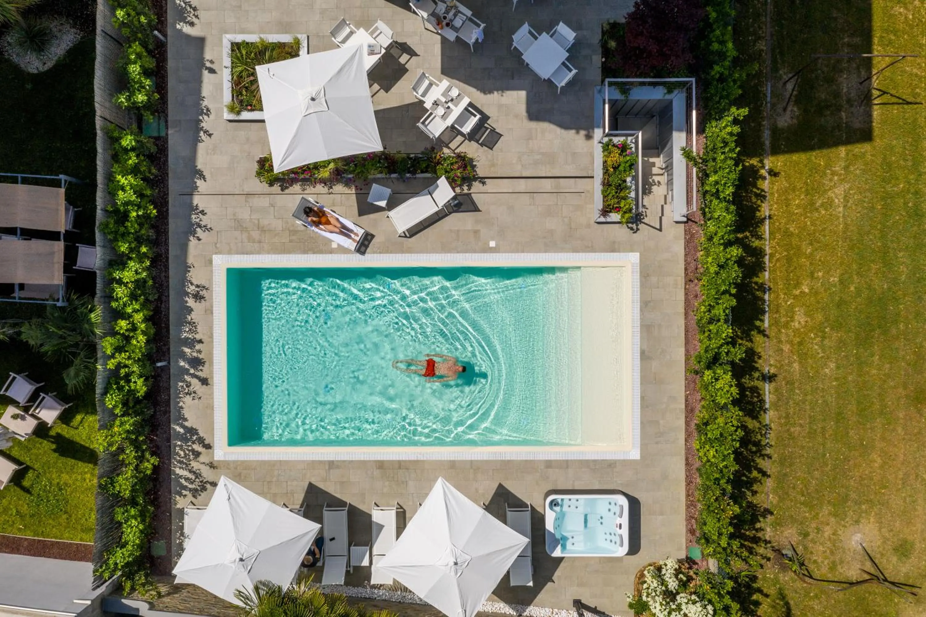 Swimming pool in Viola Relais