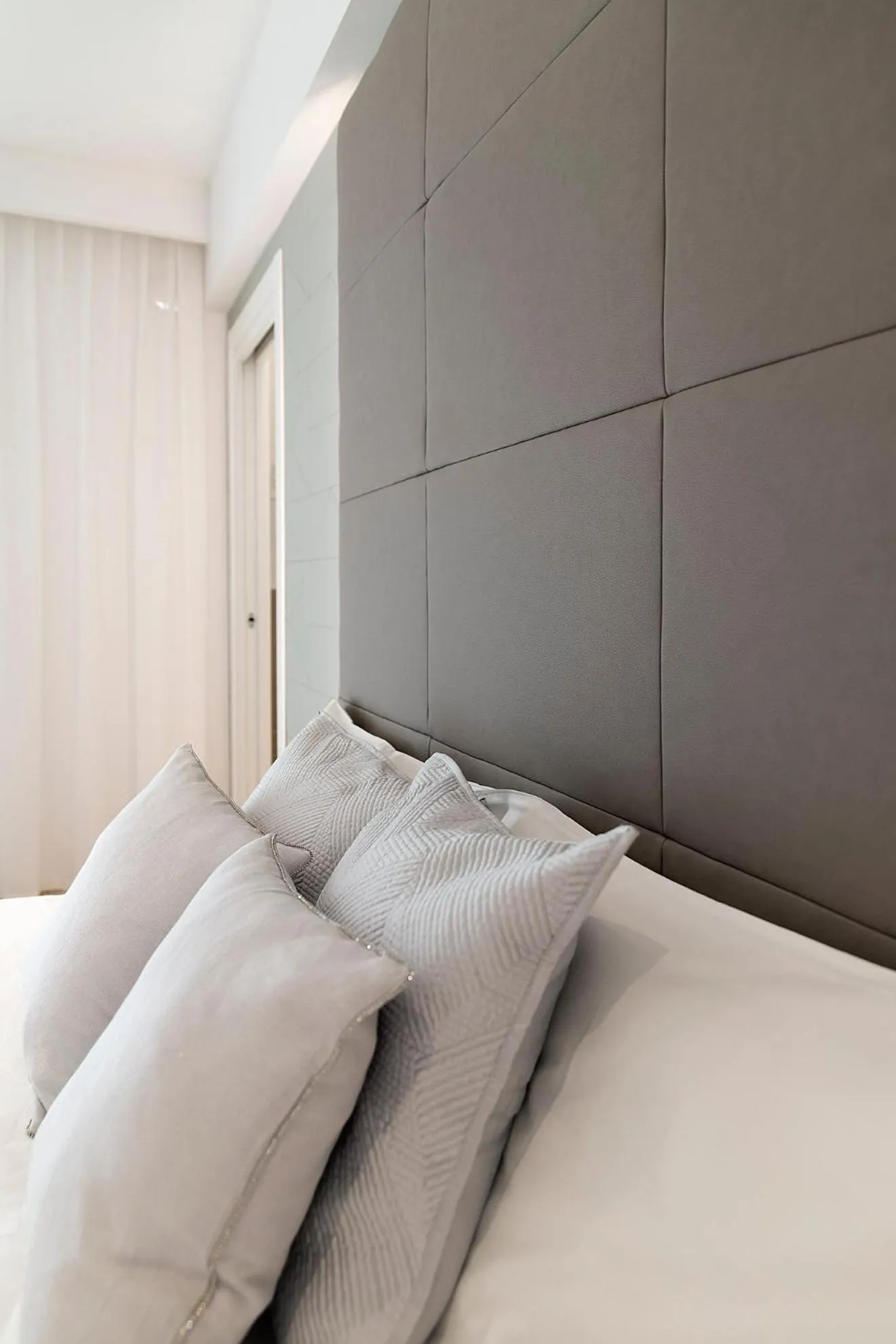 Decorative detail, Bed in Viola Relais