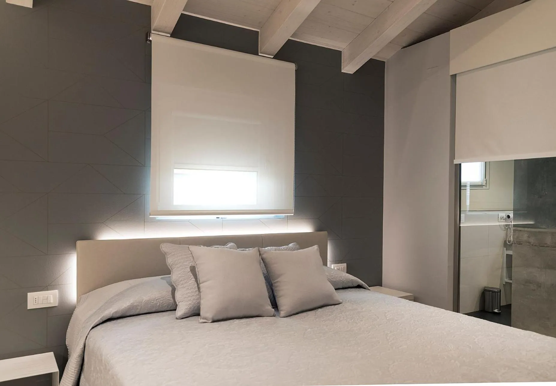 Photo of the whole room, Bed in Viola Relais