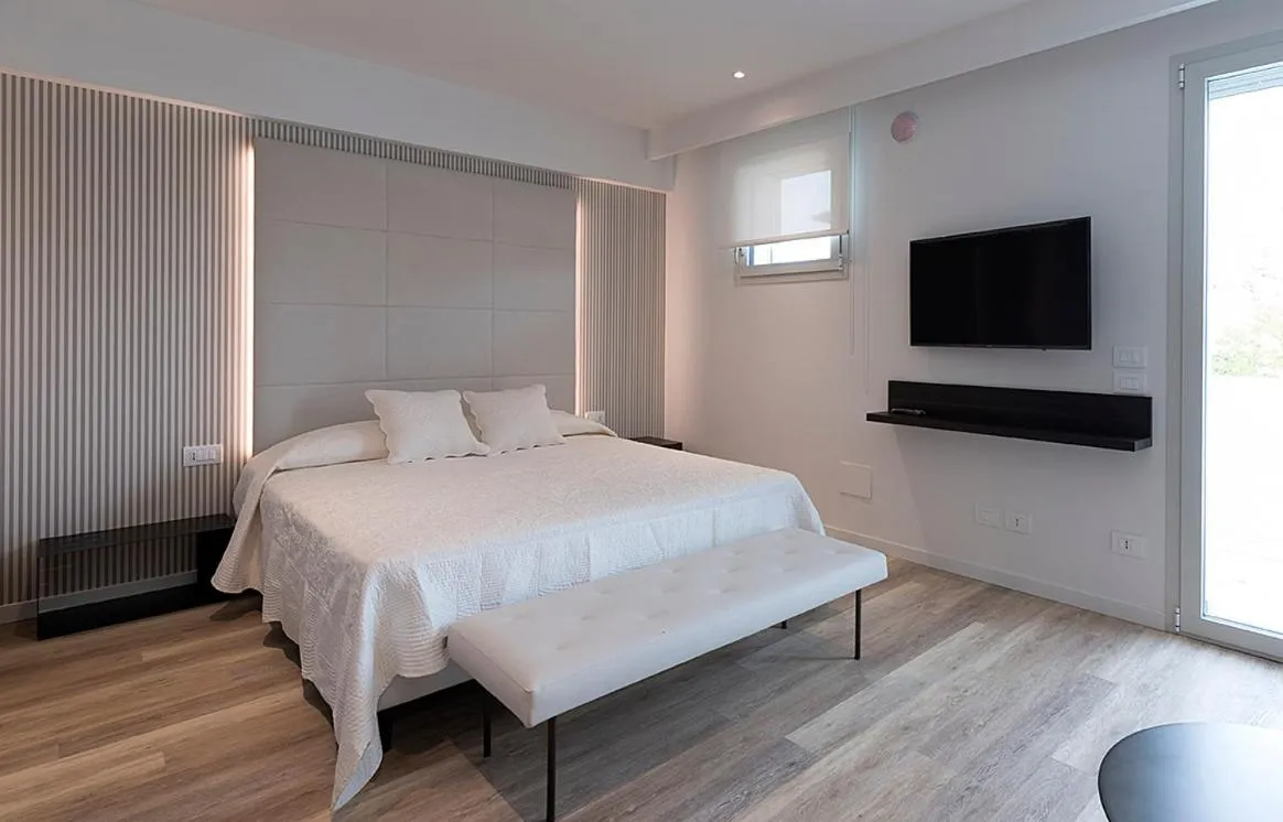 Photo of the whole room, Bed in Viola Relais