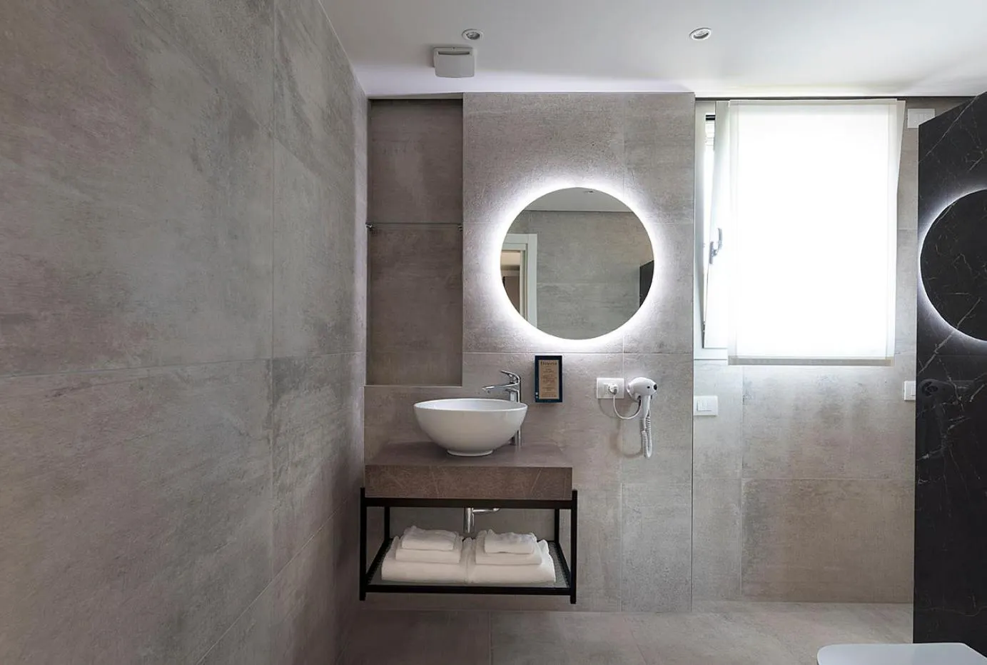 Shower in Viola Relais