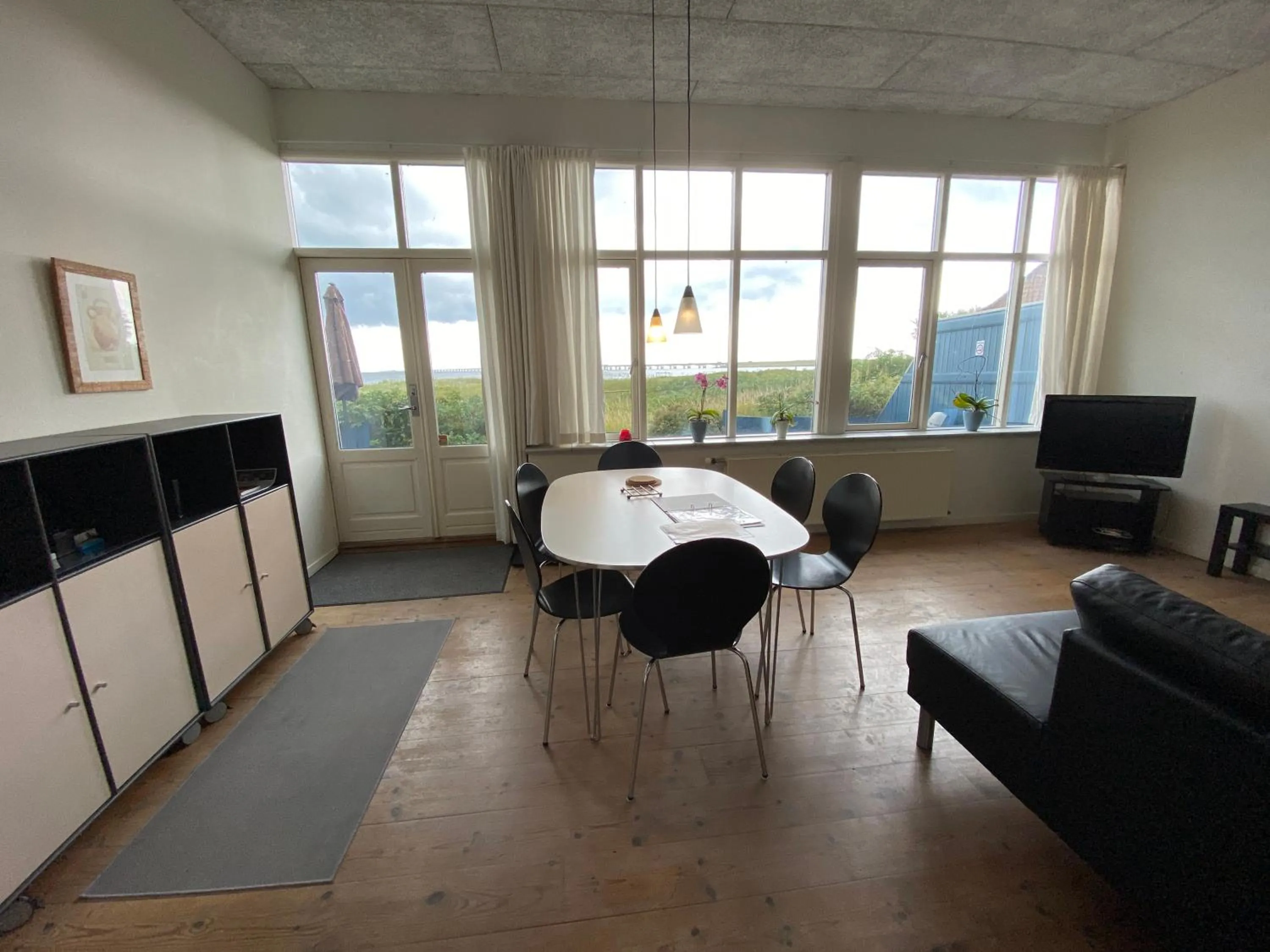 Dining area in Skærven Beachfront Apartments and Cottage