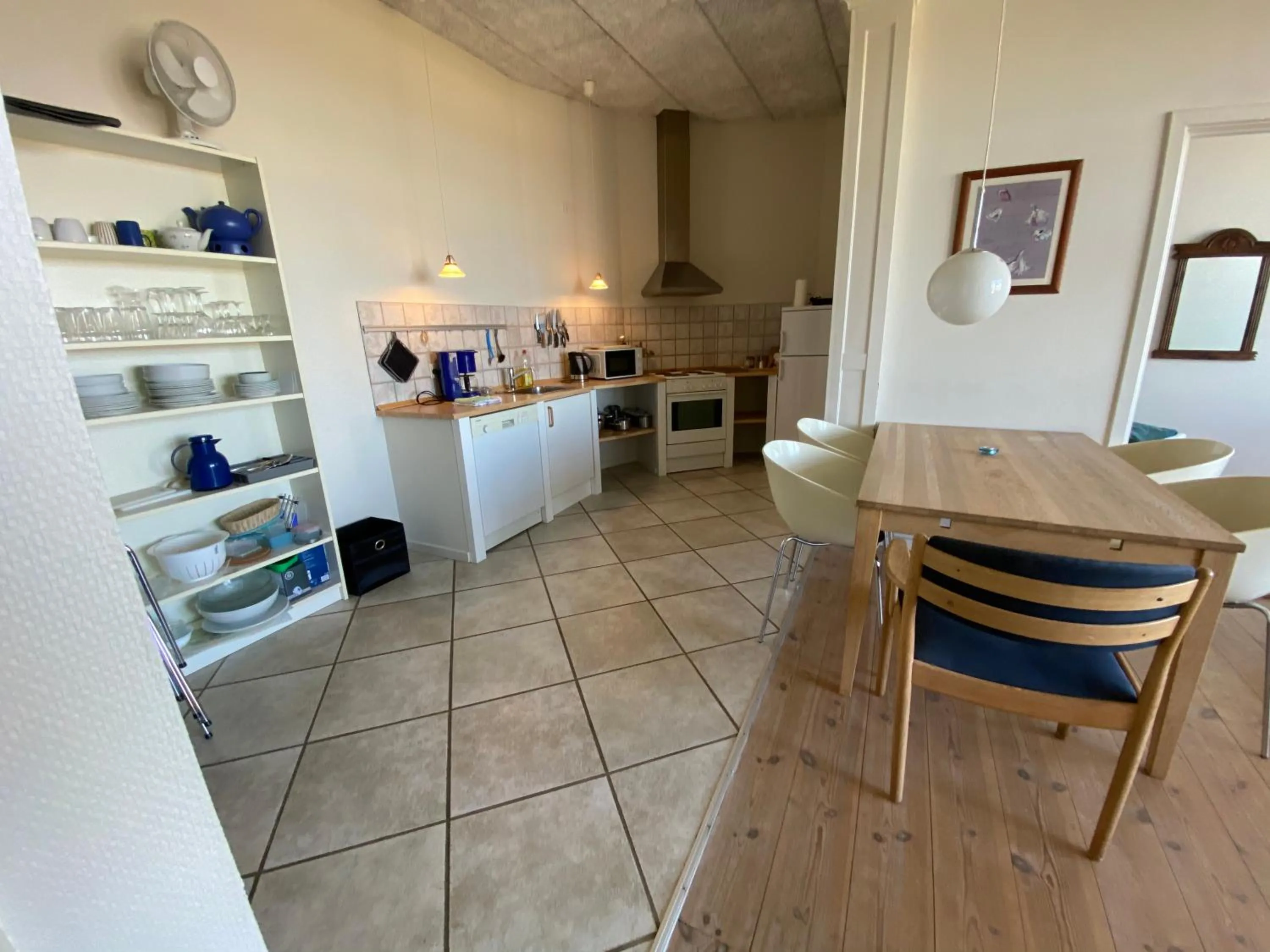 Kitchen or kitchenette in Skærven Beachfront Apartments and Cottage