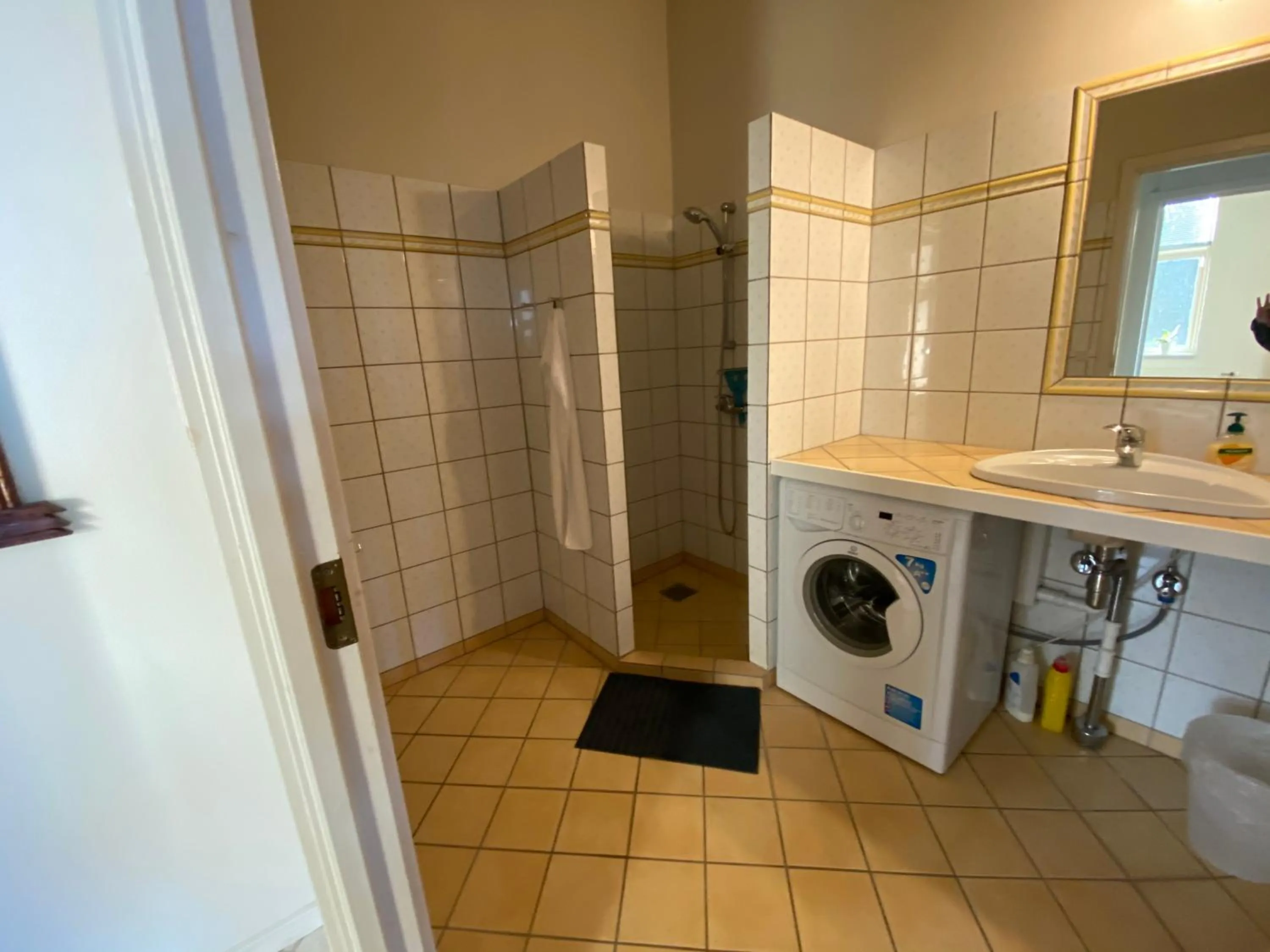 Bathroom in Skærven Beachfront Apartments and Cottage