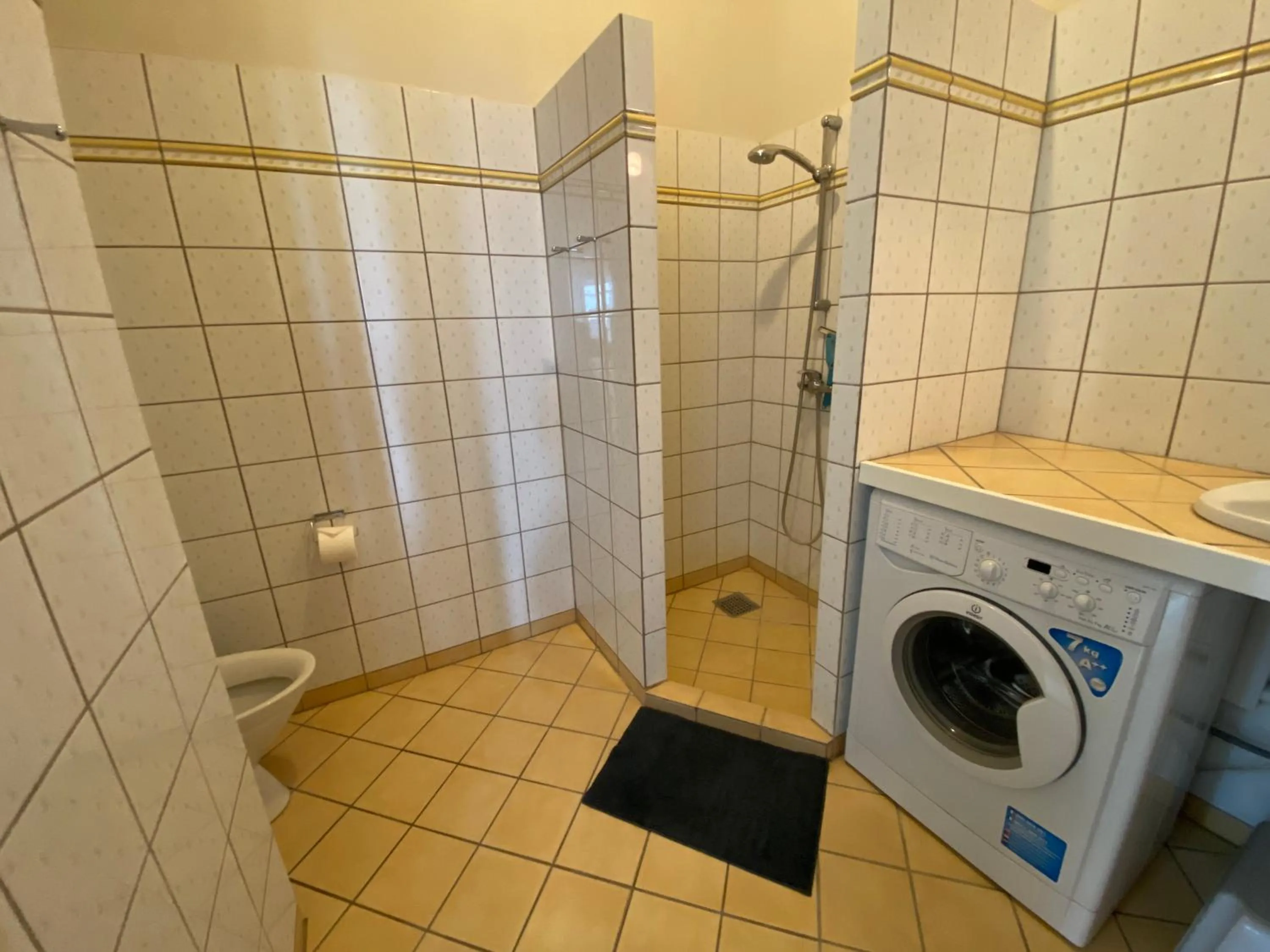 Shower in Skærven Beachfront Apartments and Cottage