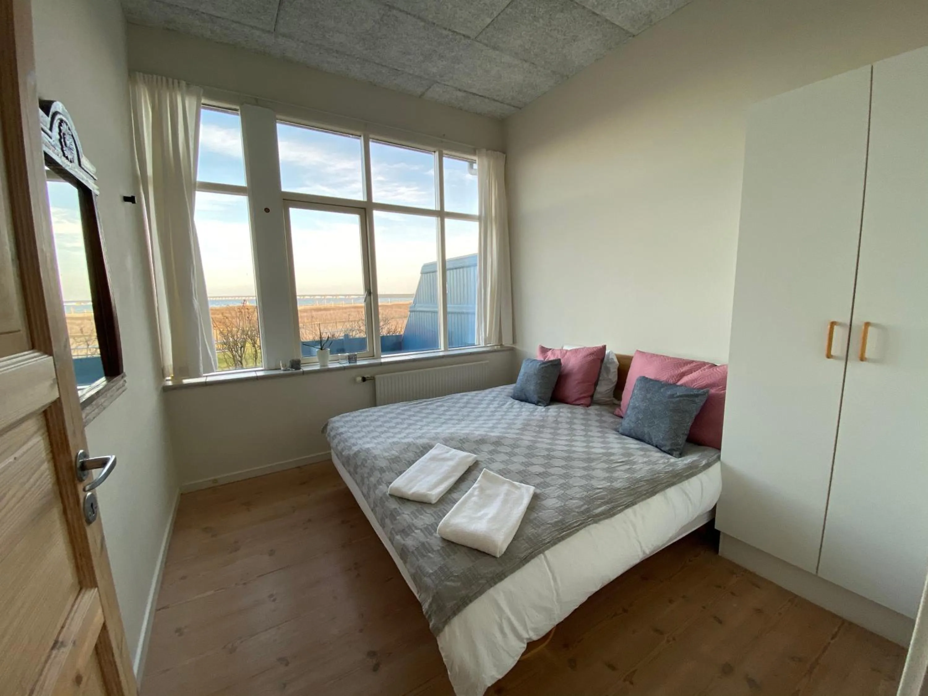 Photo of the whole room, Bed in Skærven Beachfront Apartments and Cottage