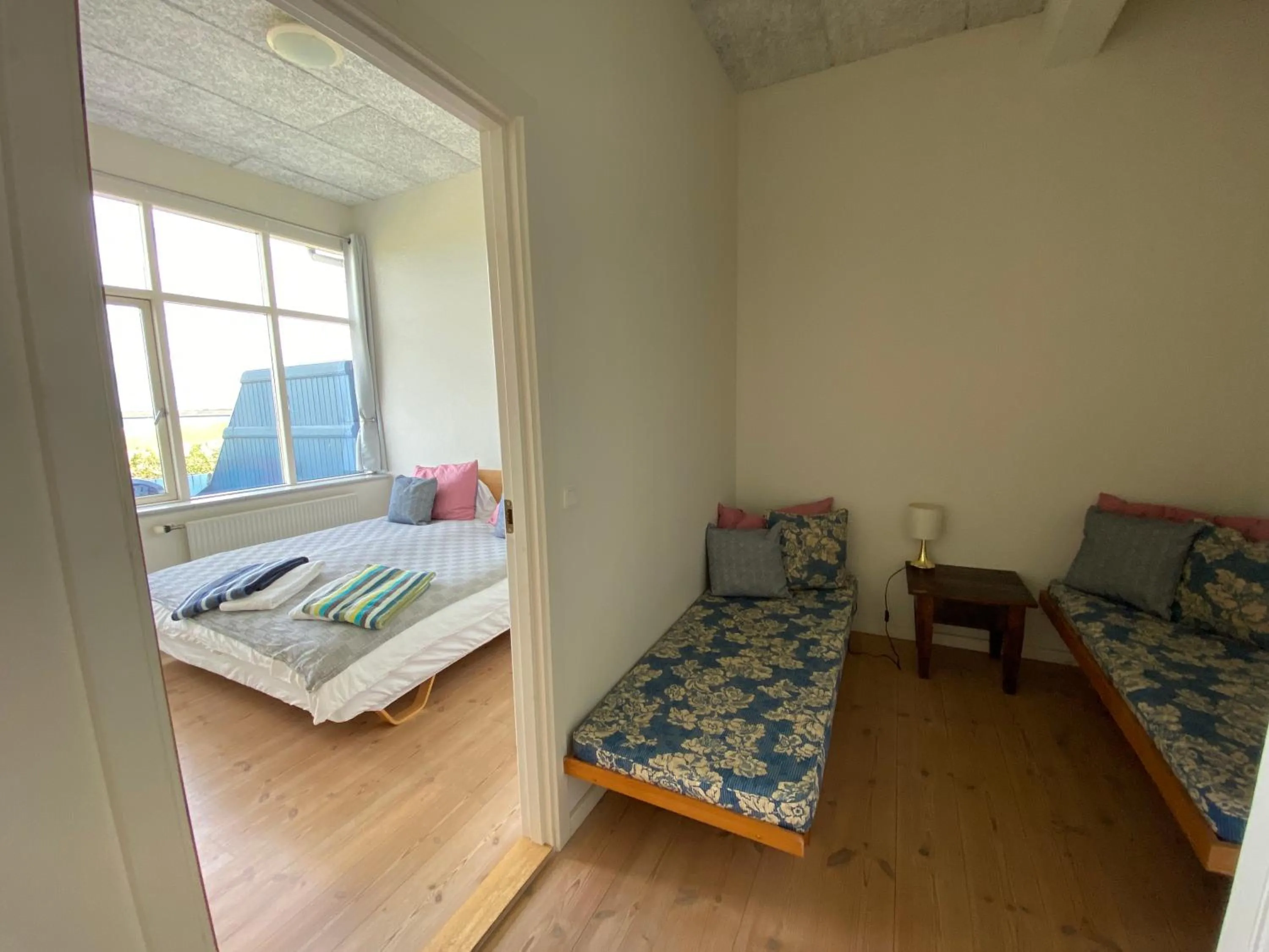 Living room, Bed in Skærven Beachfront Apartments and Cottage
