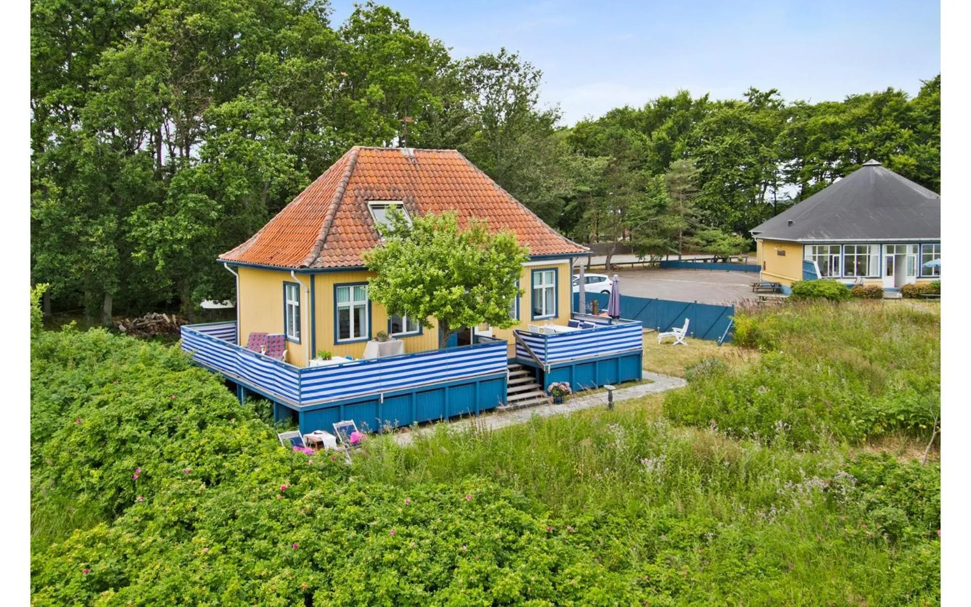Property building in Skærven Beachfront Apartments and Cottage