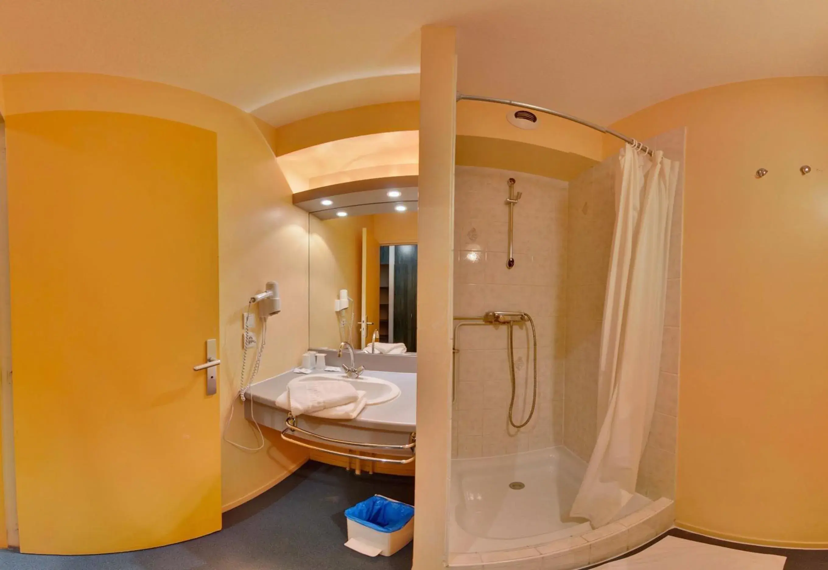 Quadruple Room - Bunk Beds for Children in Hotel Restaurant De La Canner Quadruple Room - Bunk Beds for Children in Hotel Restaurant De La Canner