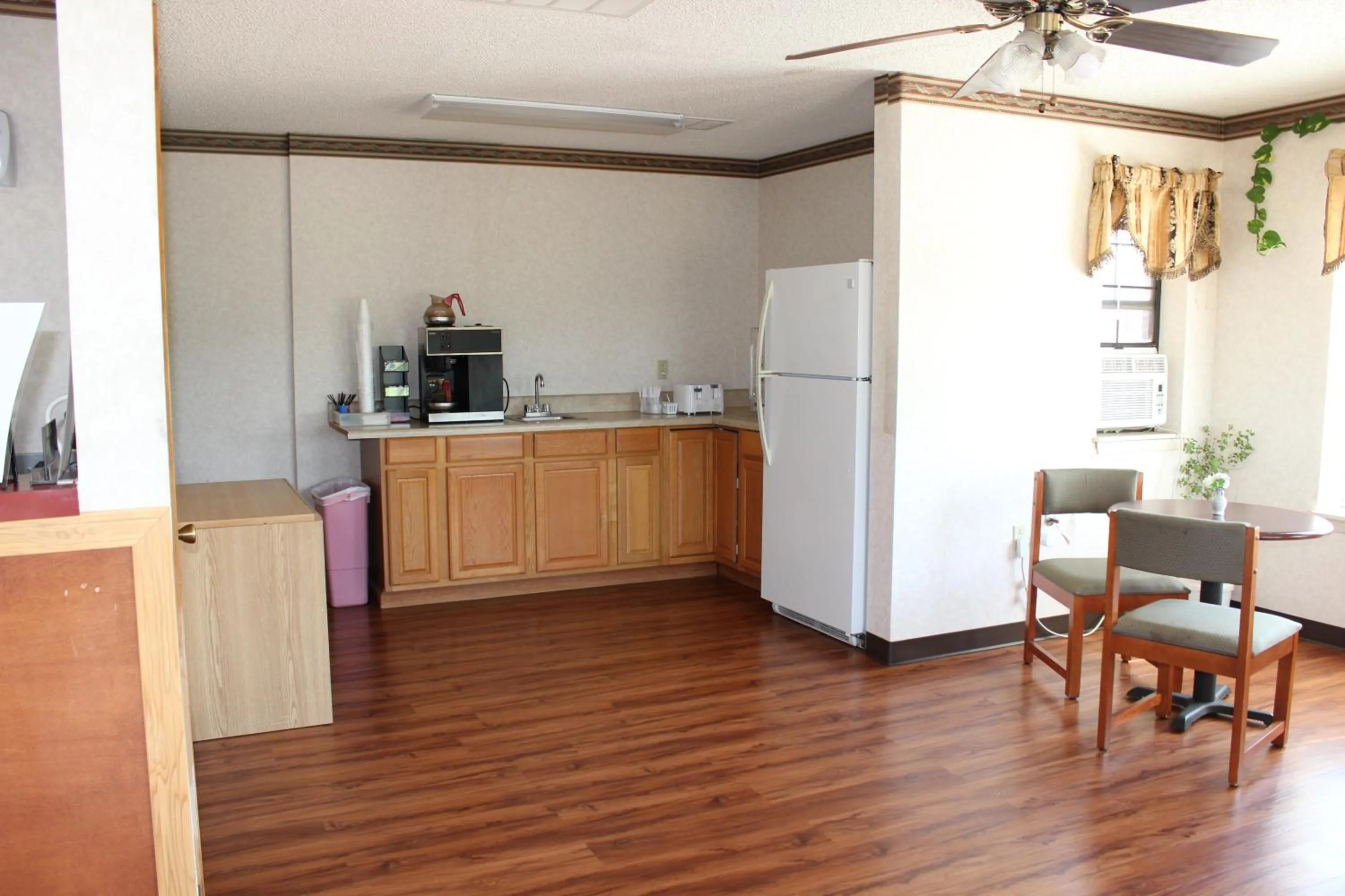 Communal lounge/ TV room in Nationwide 9 Inn