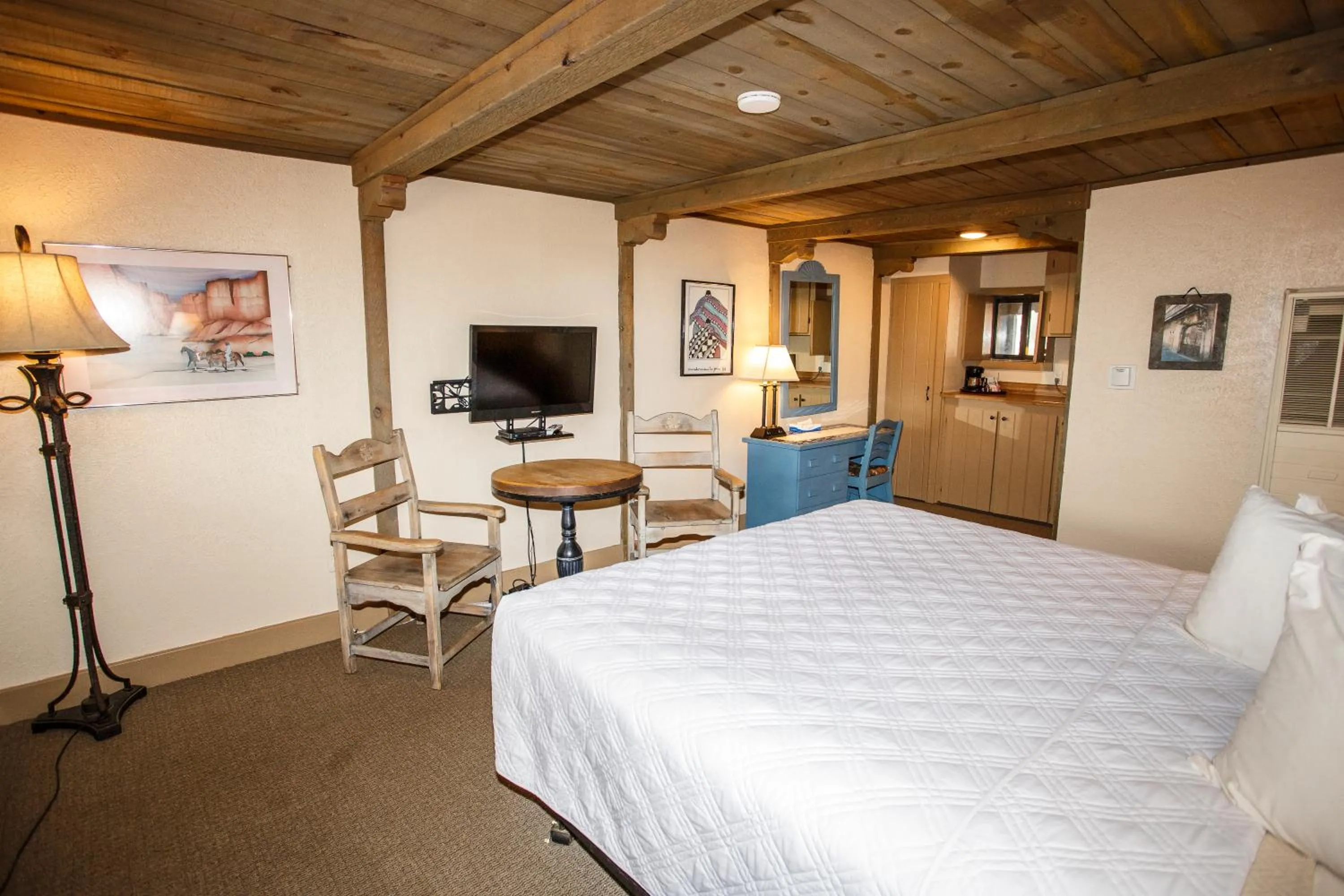 Photo of the whole room, Bed in Chama Trails Motel
