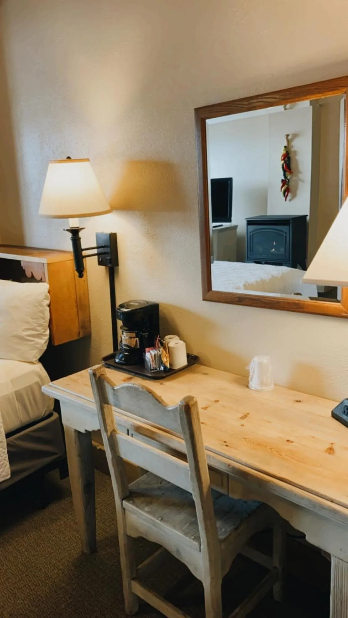 Coffee/tea facilities, Bed in Chama Trails Motel