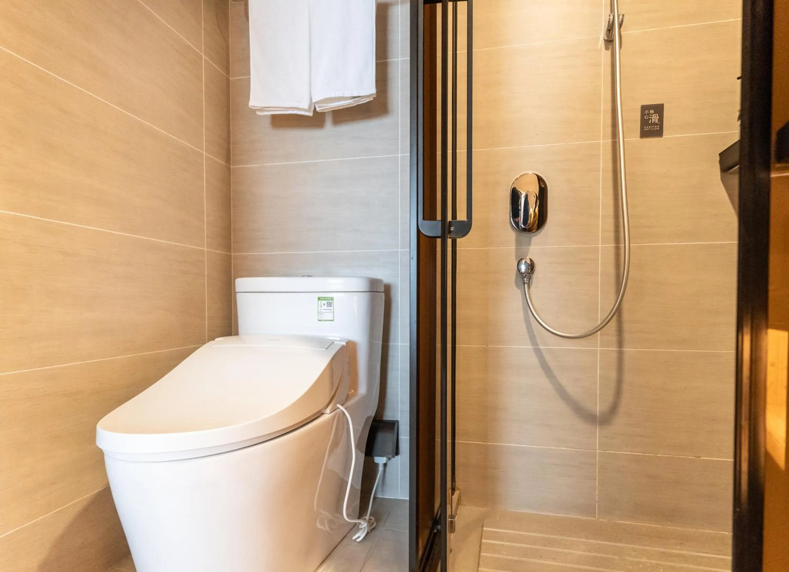 Toilet in Ji Hotel (Shanghai The Bund Sichuan Middle Road)