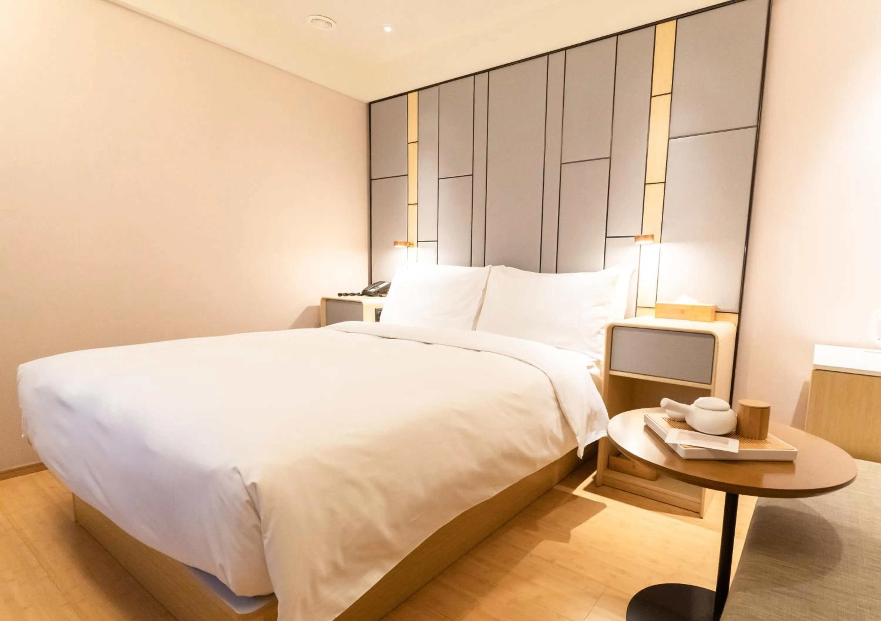 Bed in Ji Hotel (Shanghai The Bund Sichuan Middle Road)