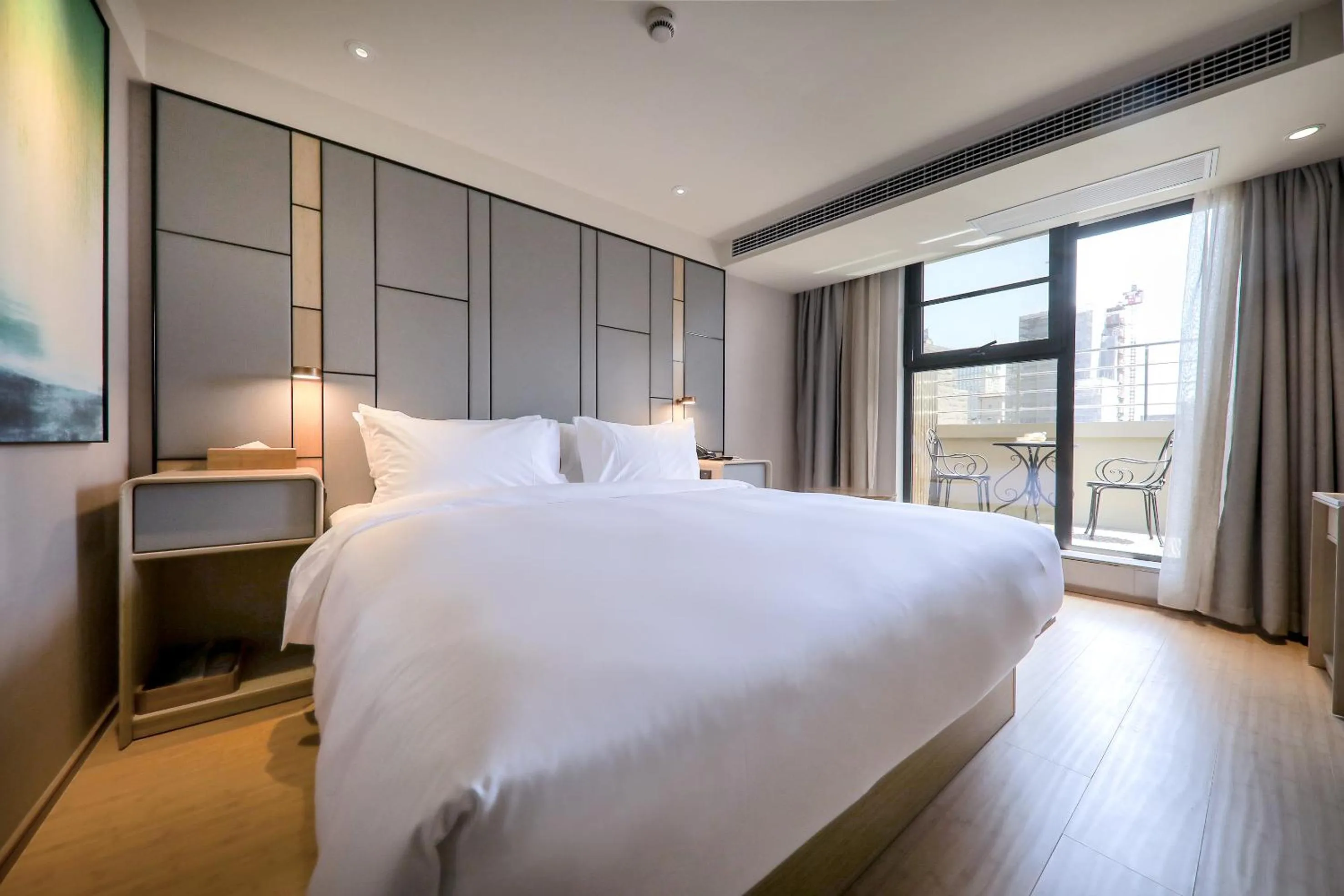 Bed in Ji Hotel (Shanghai The Bund Sichuan Middle Road)