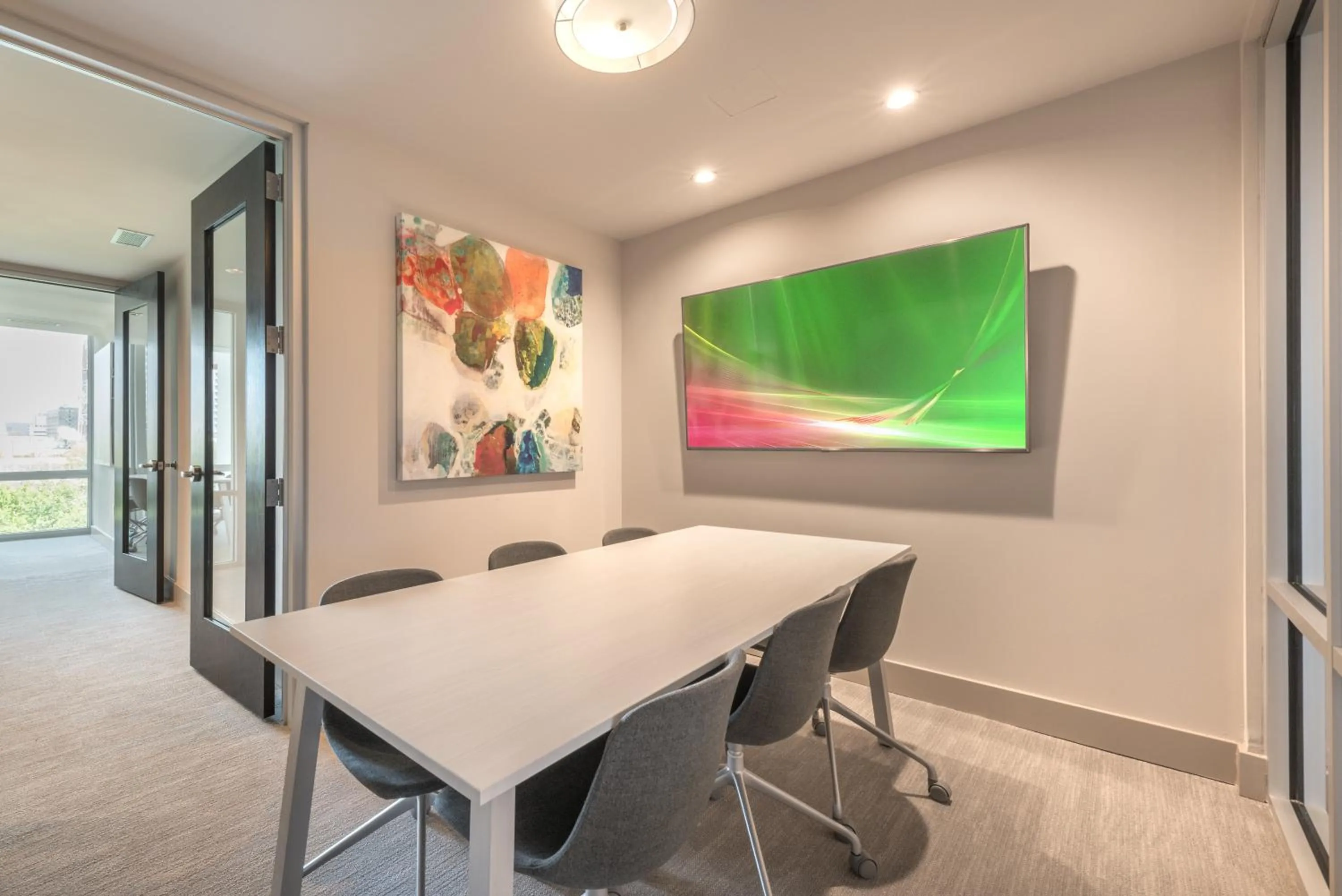 Business facilities in Locale Victory Park - Dallas