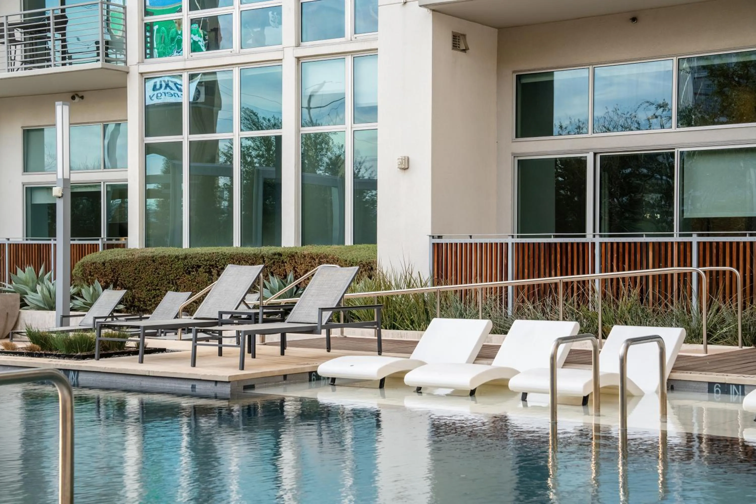 Swimming pool in Locale Victory Park - Dallas