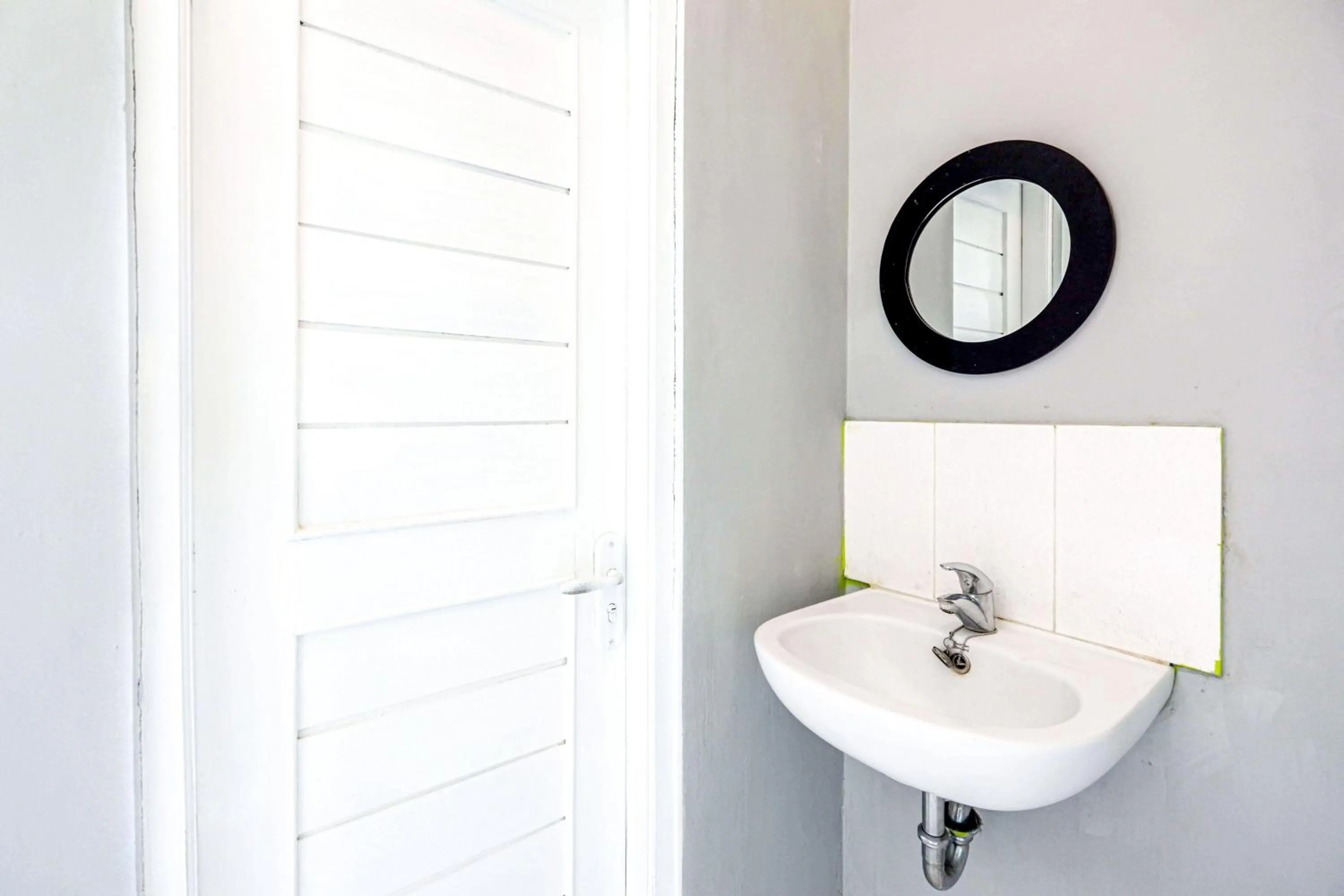 Bathroom in RedDoorz near Solo Square 3