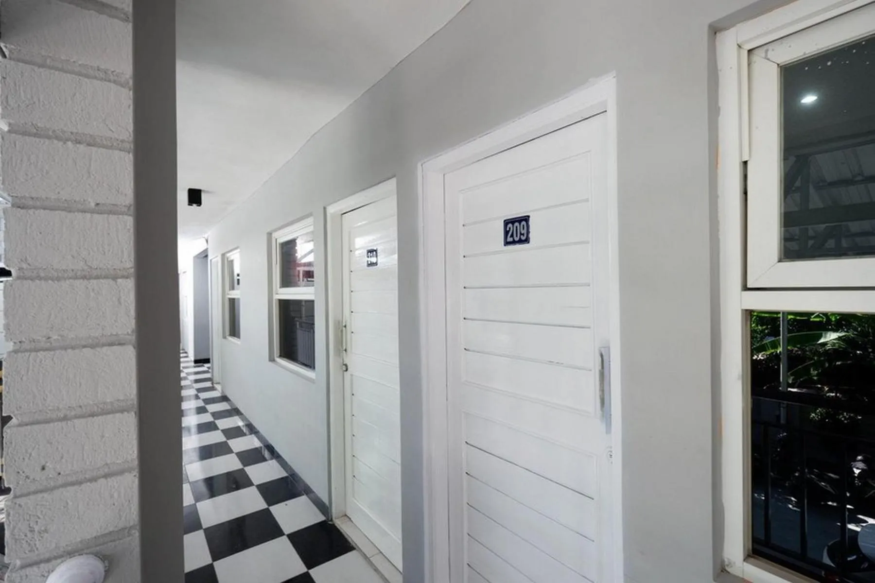 Balcony/Terrace in RedDoorz near Solo Square 3