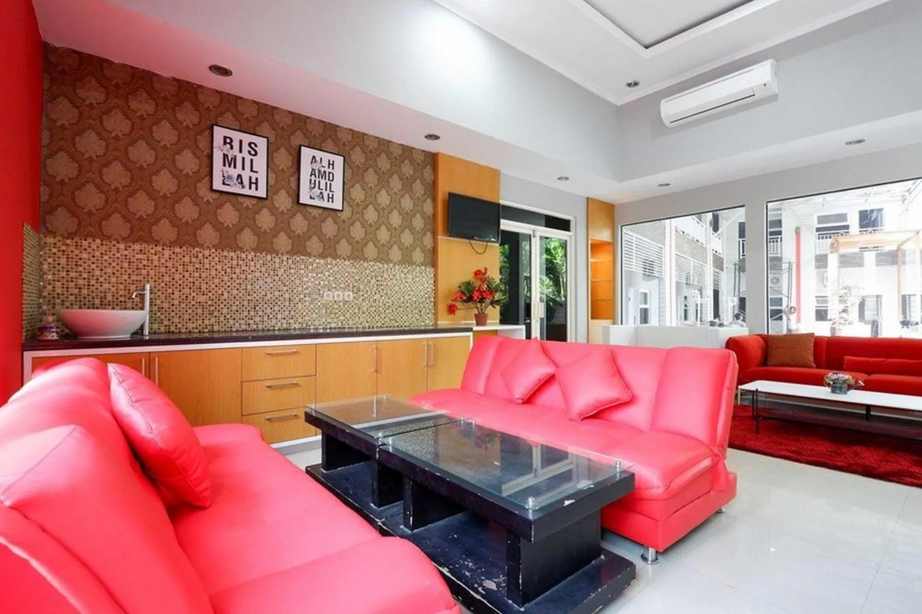 Lobby or reception in RedDoorz near Solo Square 3