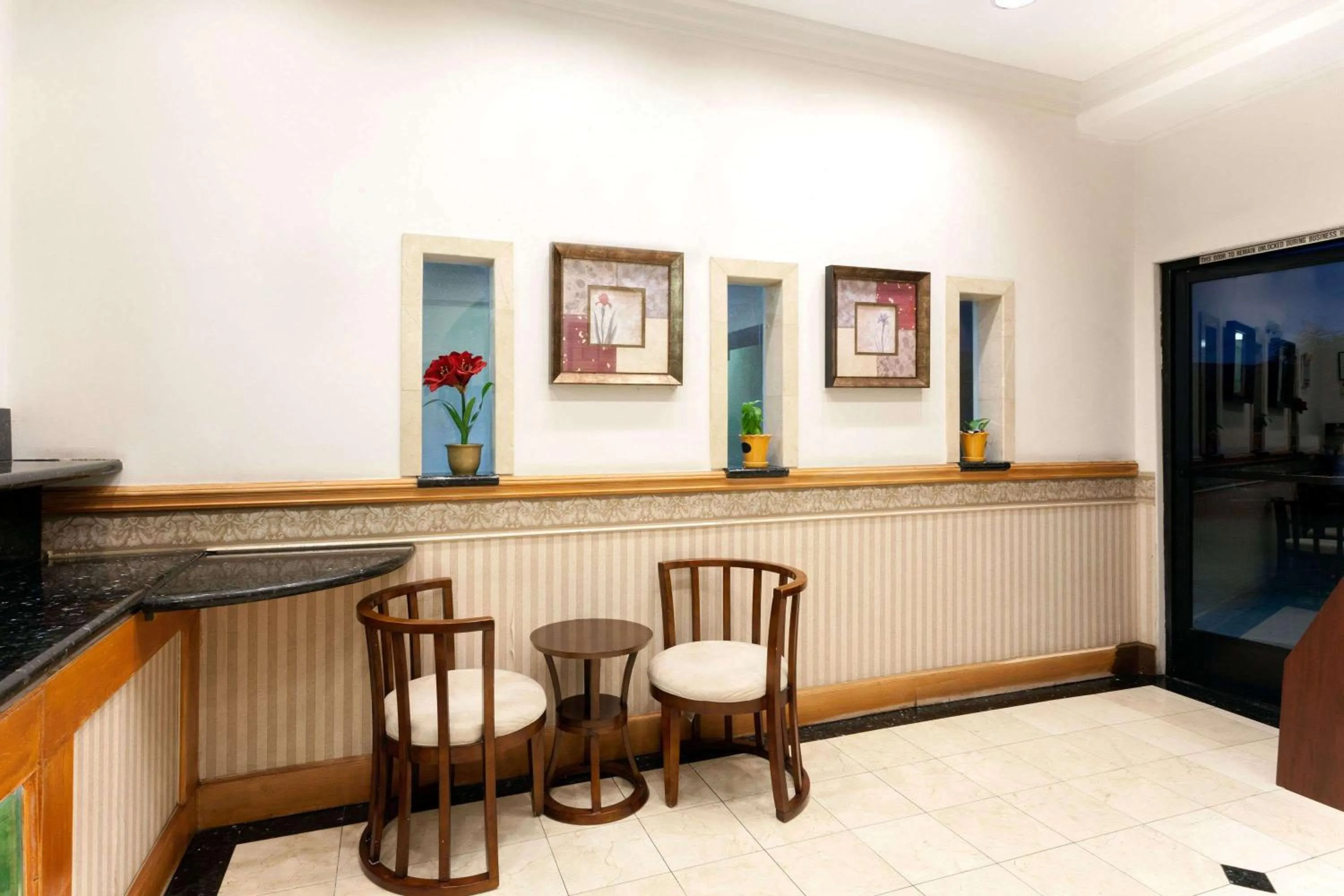 Lobby or reception in Days Inn by Wyndham Alhambra CA