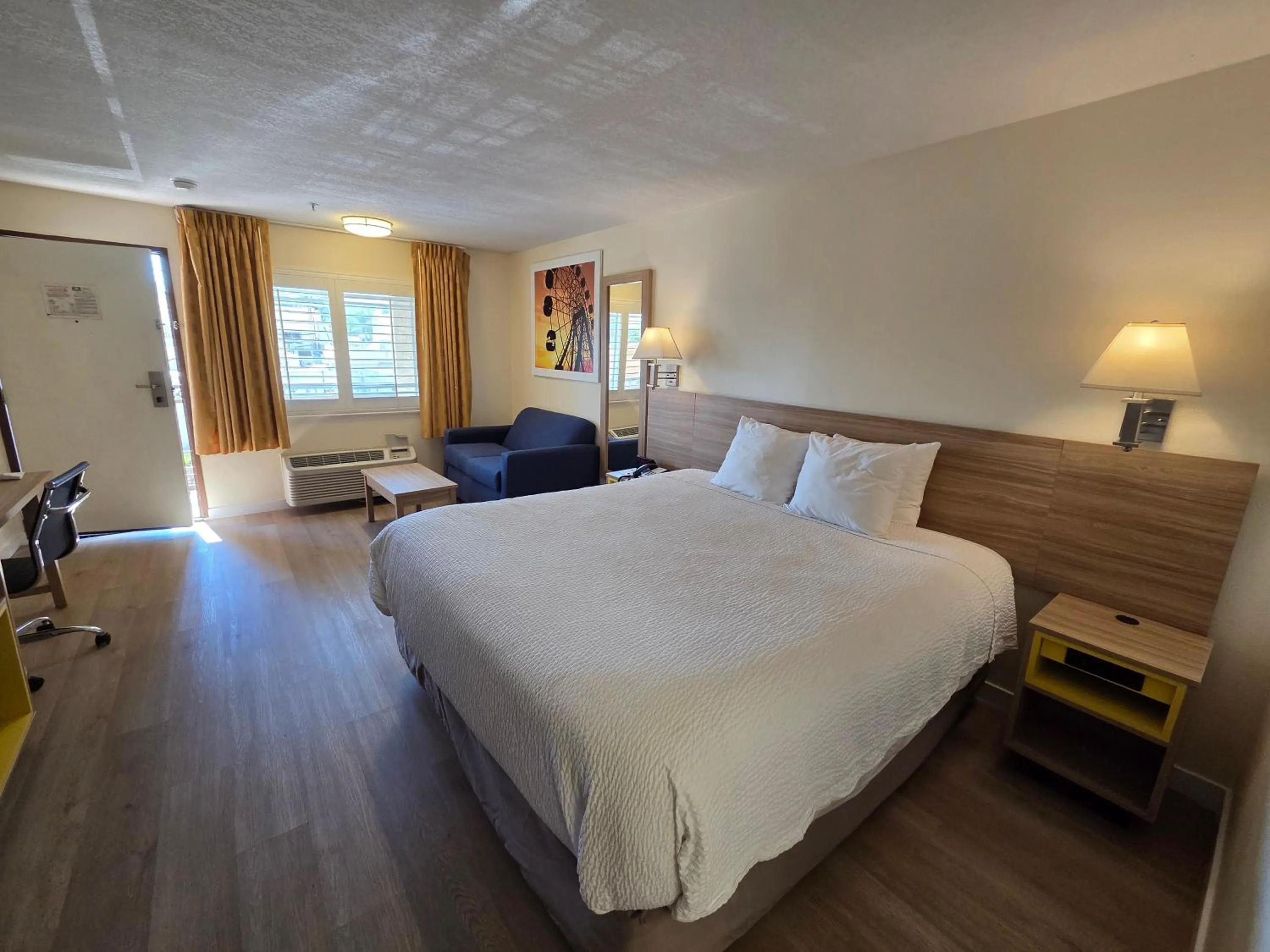 Bed in Days Inn by Wyndham Alhambra CA