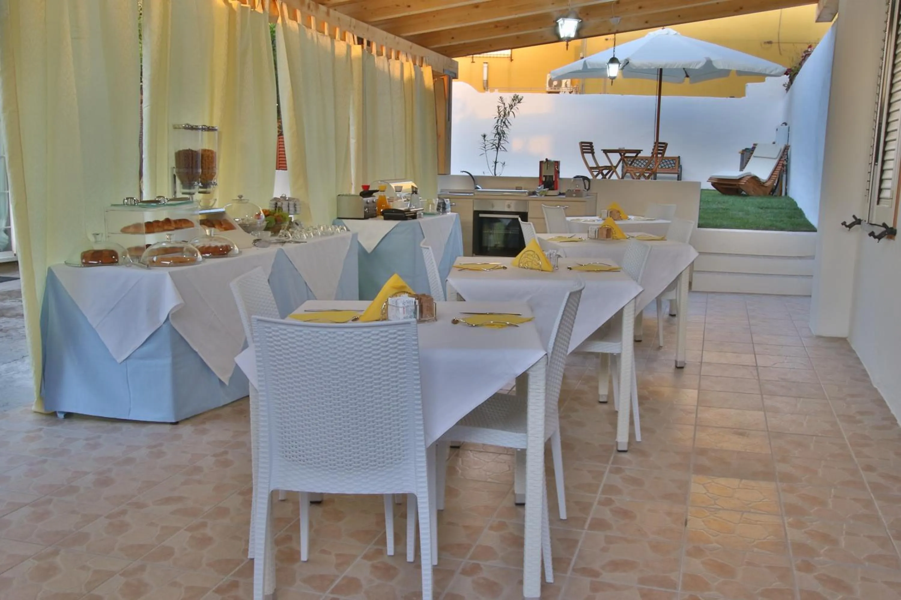 Food and drinks in B&B Sole E Luna