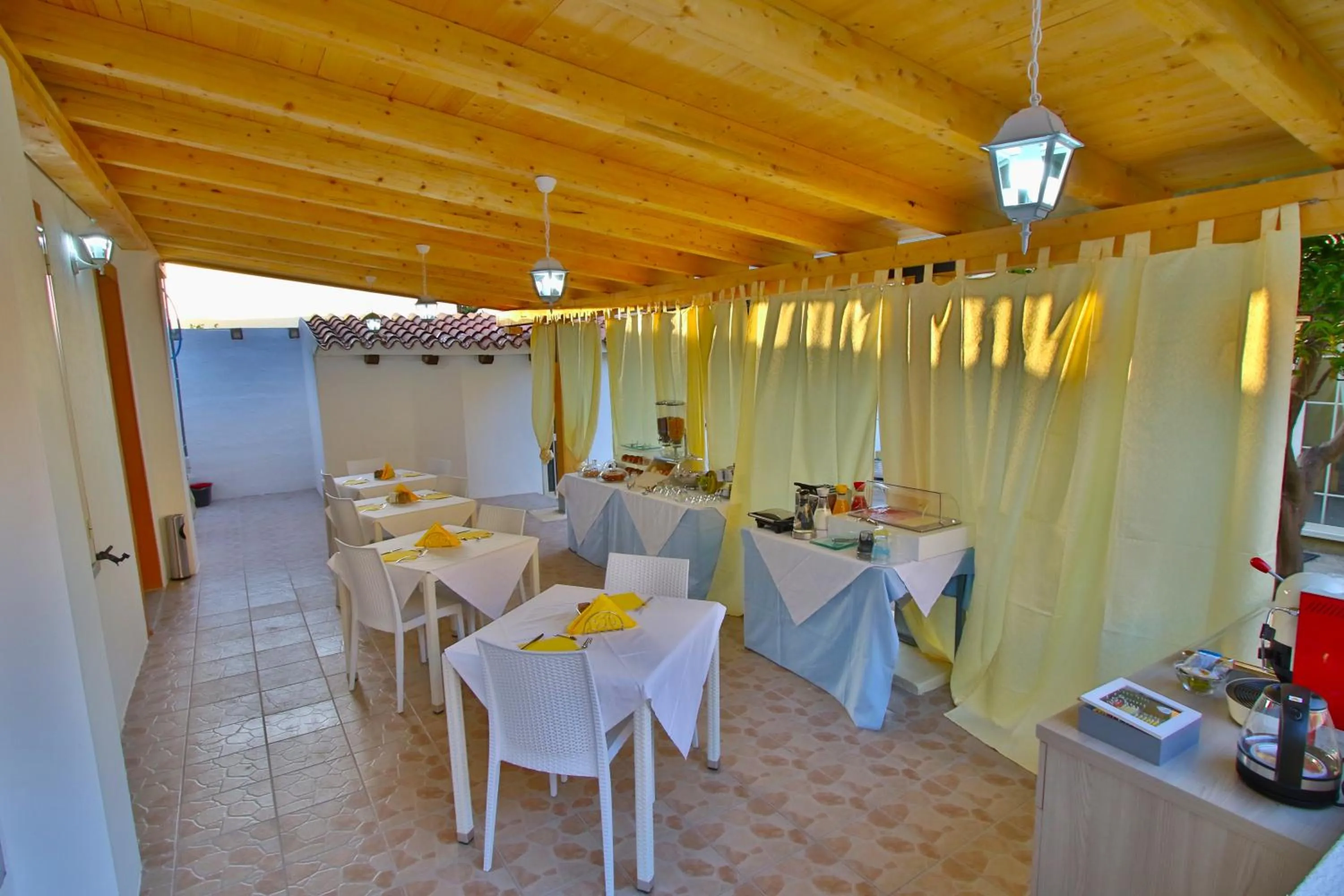 Dining area in B&B Sole E Luna