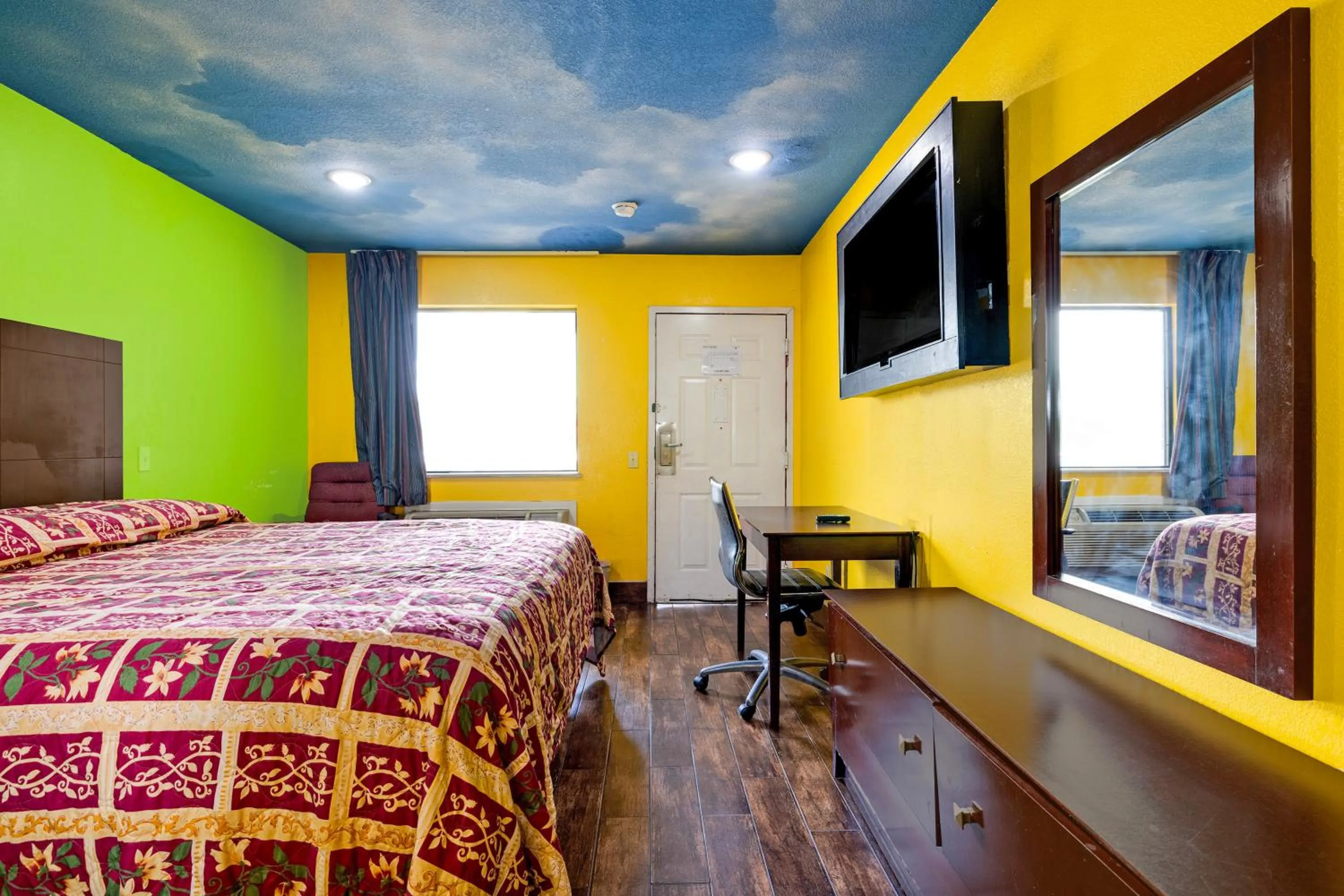 Bedroom, Bed in Hotel O Luxury Inn Channelview Baytown I-10