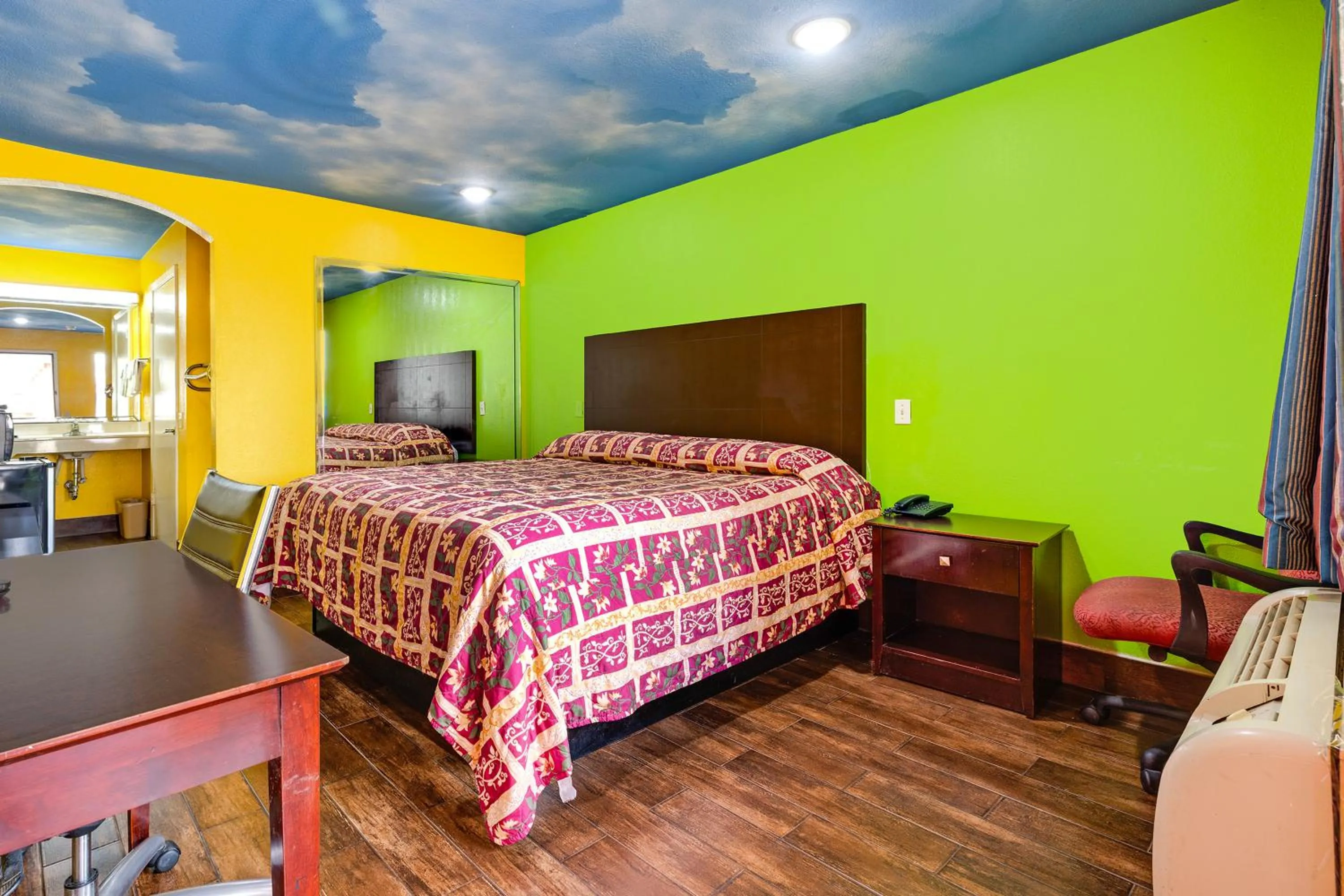 Bedroom, Bed in Hotel O Luxury Inn Channelview Baytown I-10