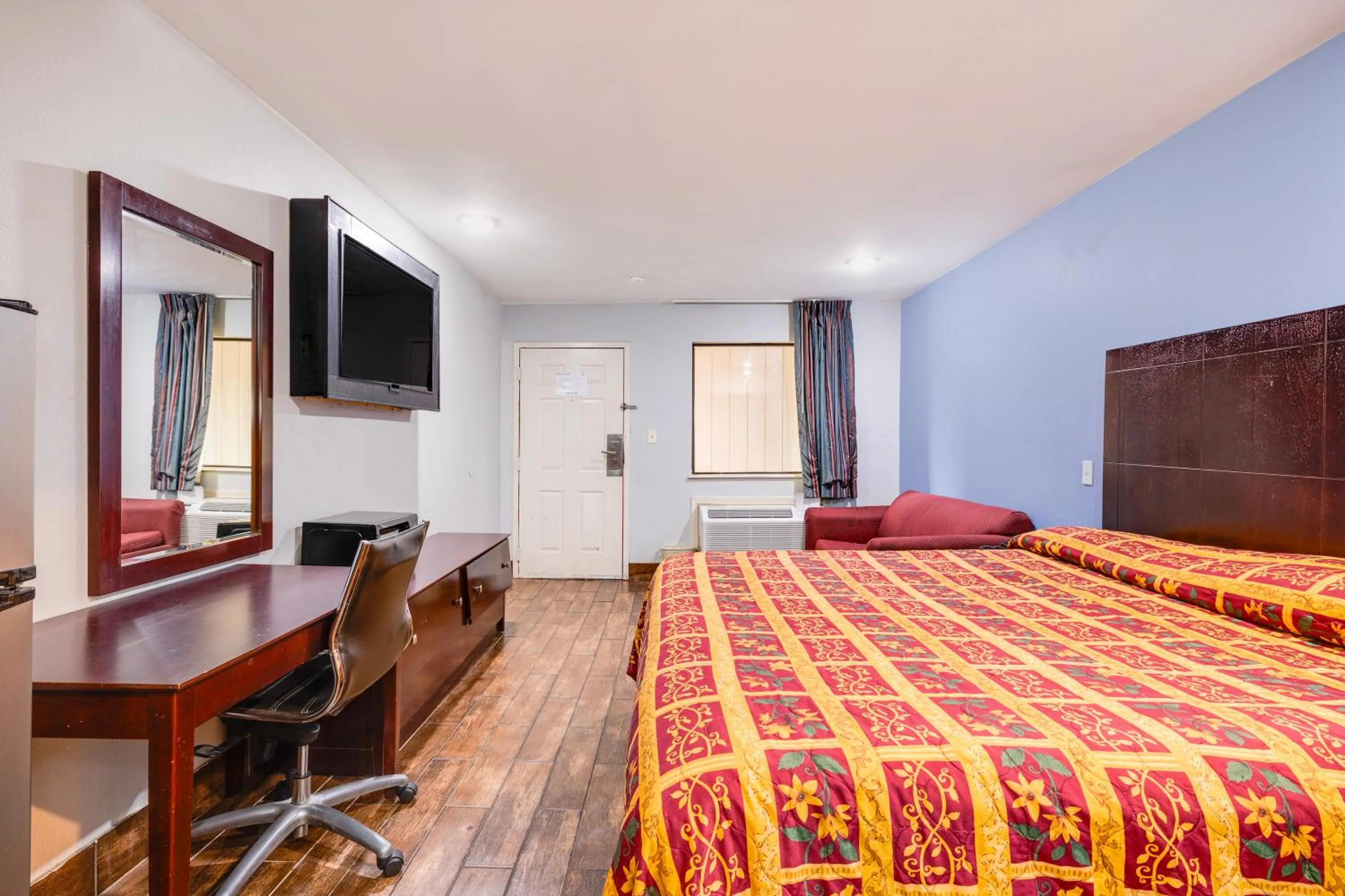 Bedroom, Bed in Hotel O Luxury Inn Channelview Baytown I-10