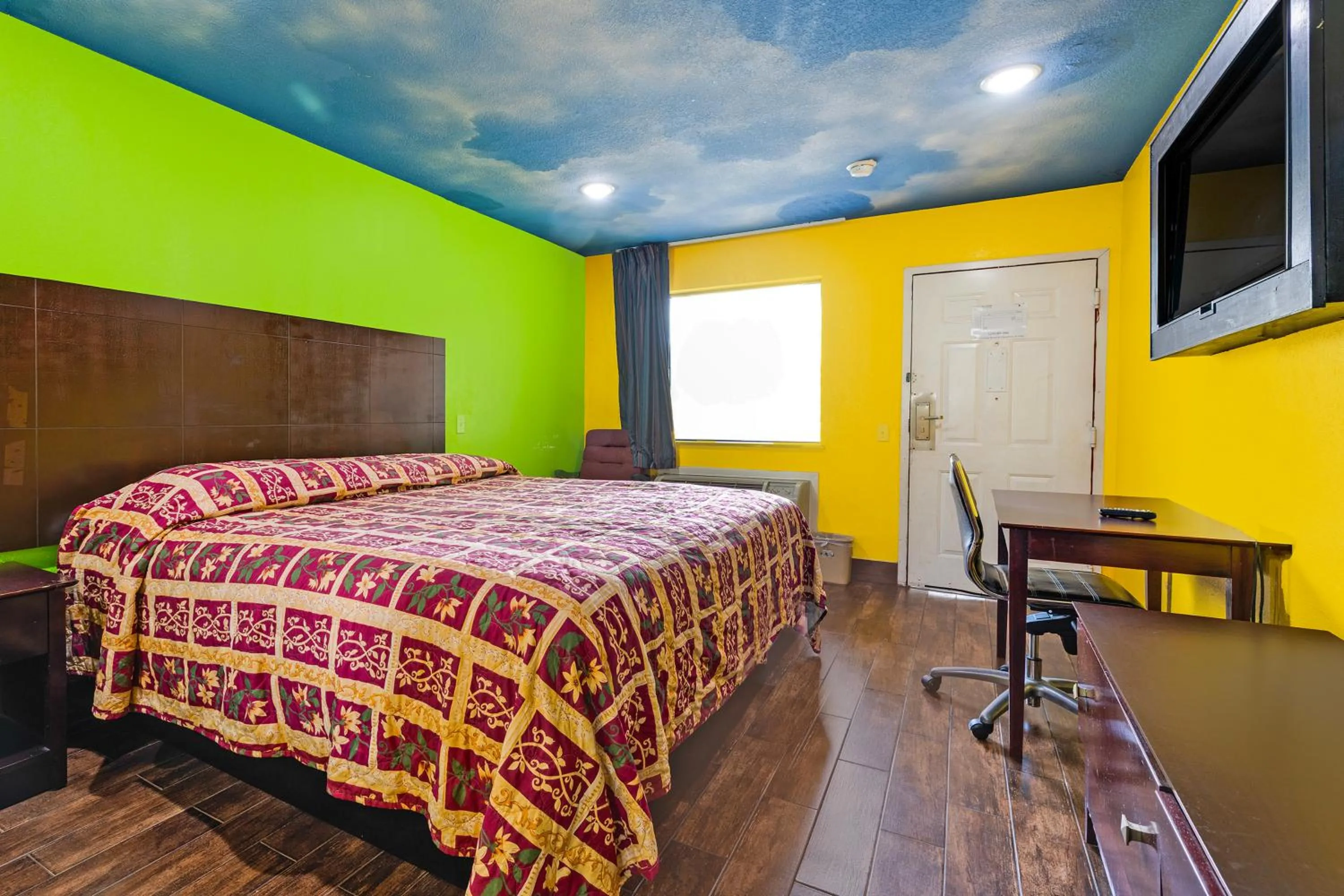 Bedroom, Bed in Hotel O Luxury Inn Channelview Baytown I-10