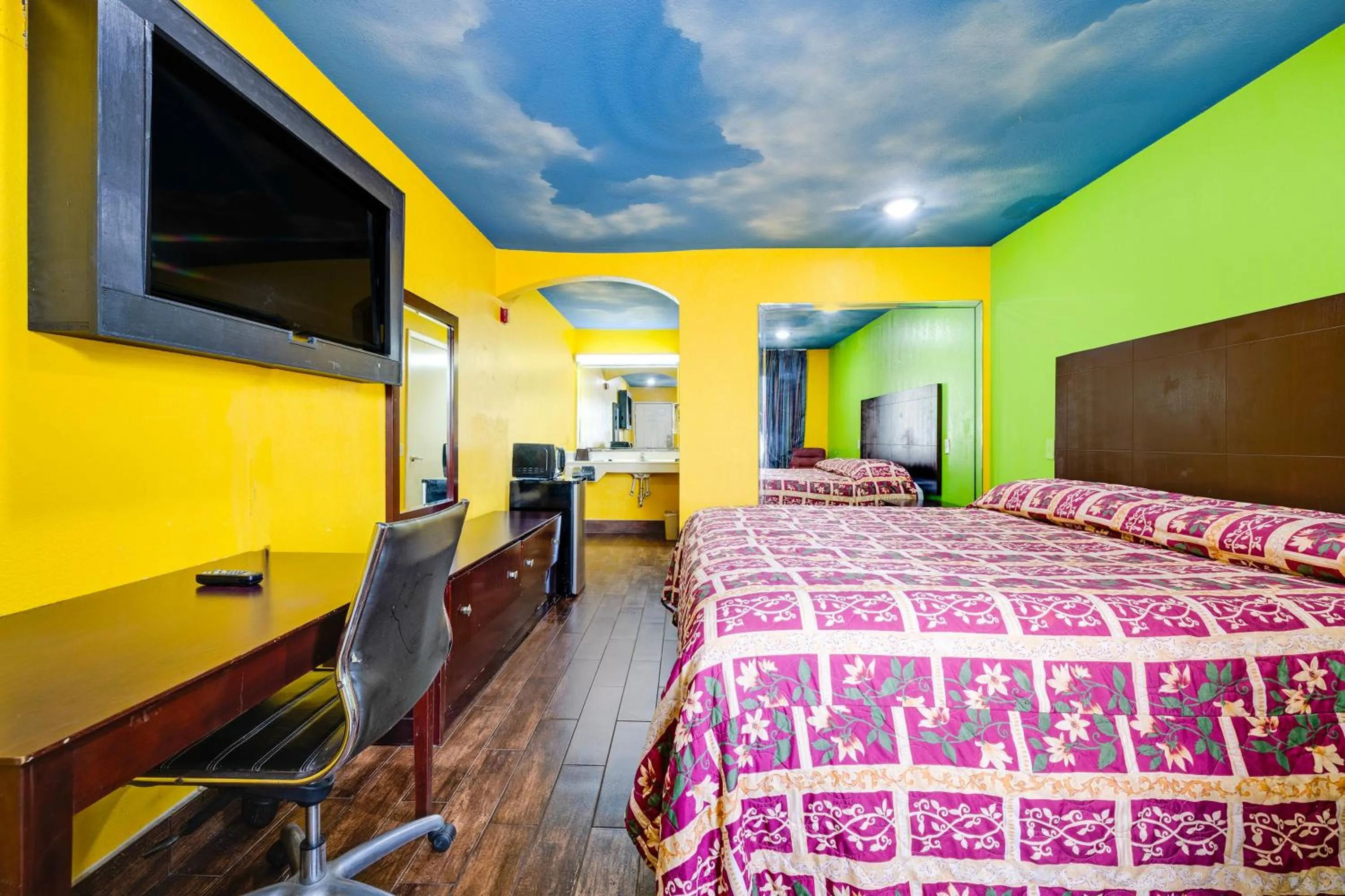 Bedroom, Bed in Hotel O Luxury Inn Channelview Baytown I-10