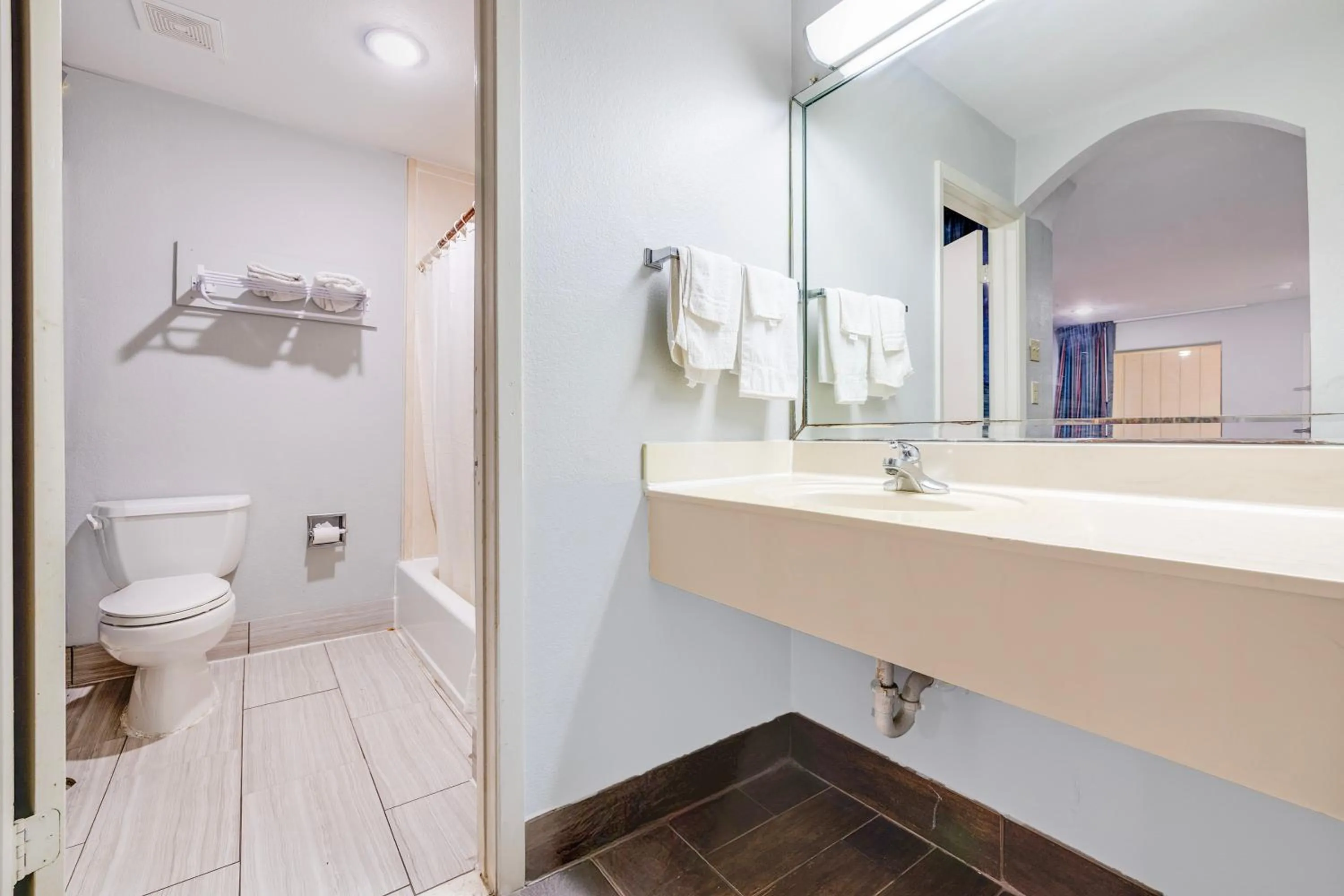 Bathroom in Hotel O Luxury Inn Channelview Baytown I-10