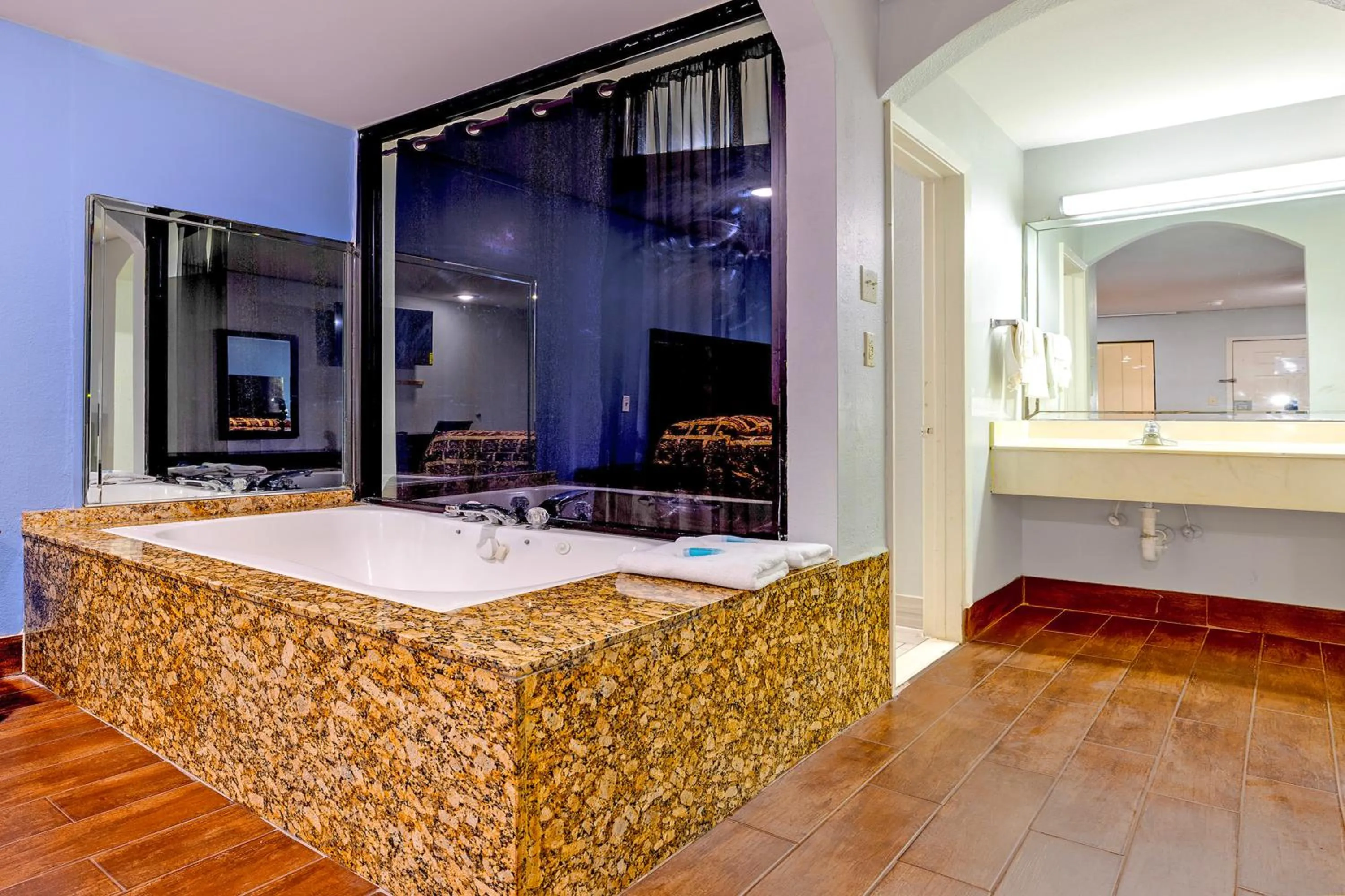 Hot Tub in Hotel O Luxury Inn Channelview Baytown I-10