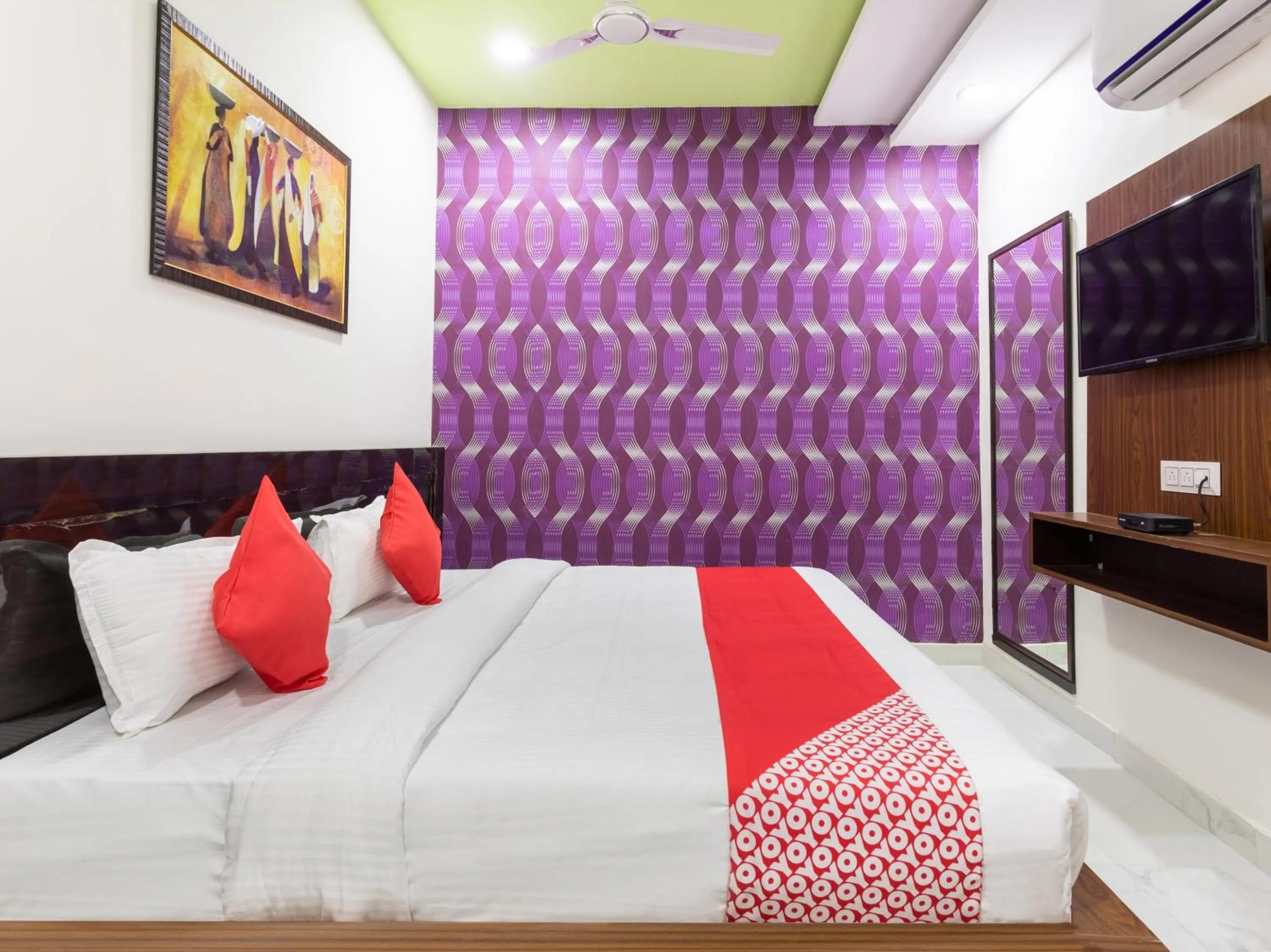 Bedroom, Bed in Hotel O Savitri Regency