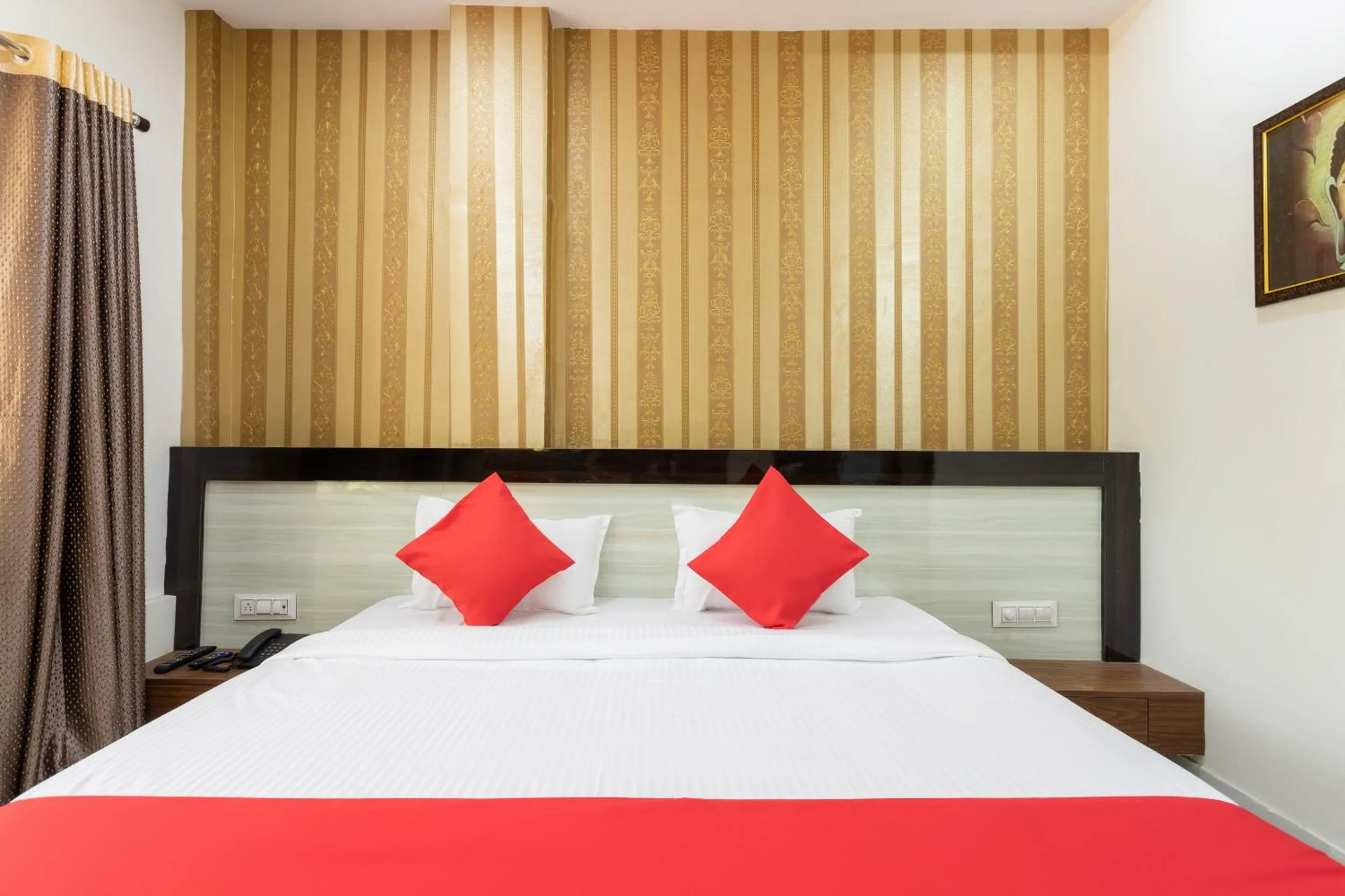 Bedroom, Bed in Hotel O Savitri Regency