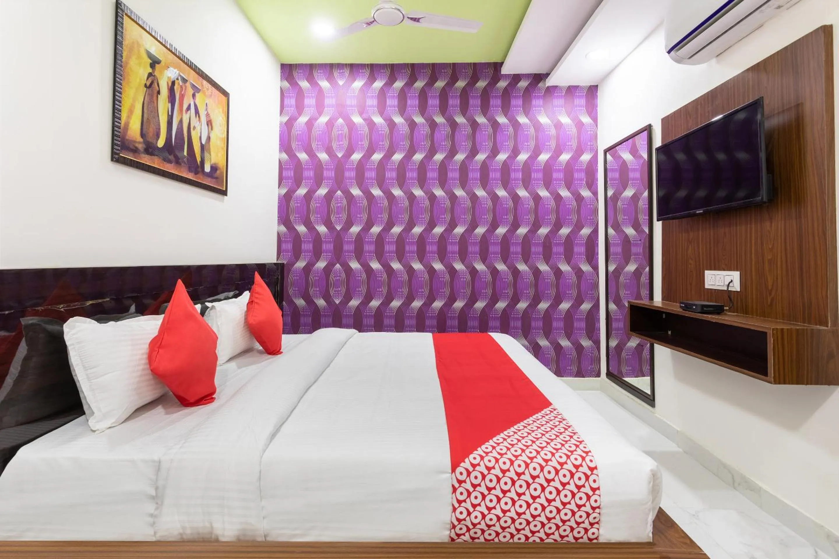 Bedroom, Bed in Hotel O Savitri Regency