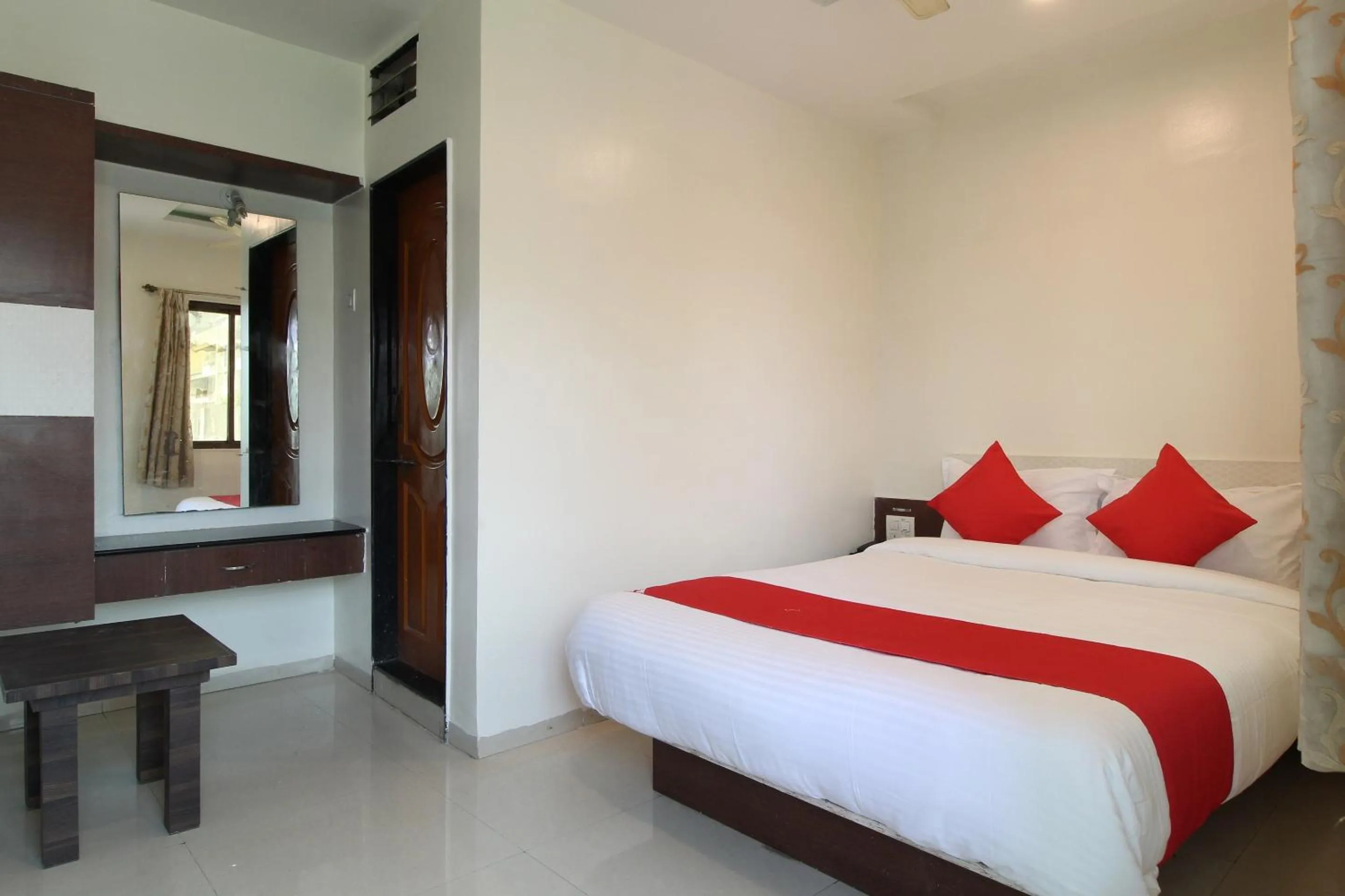 Bedroom, Bed in Hotel O New Pune