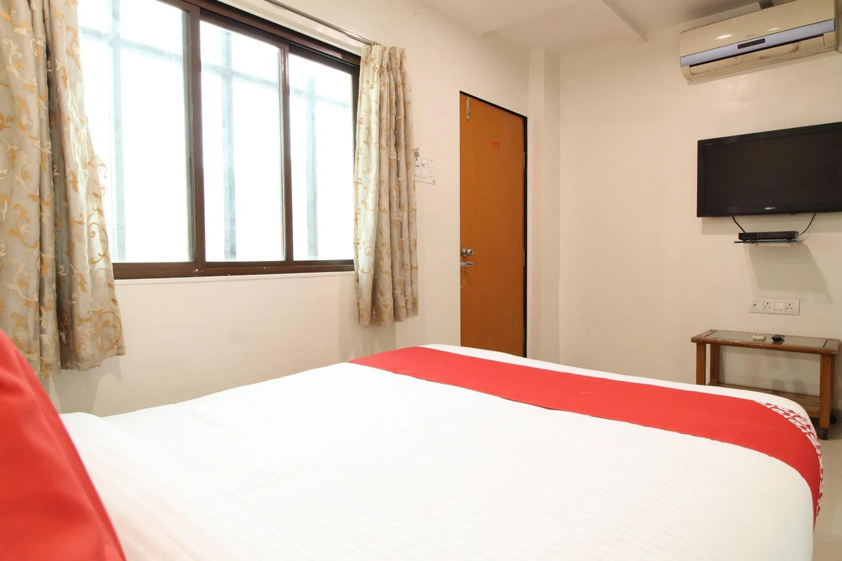 Bedroom, Bed in Hotel O New Pune