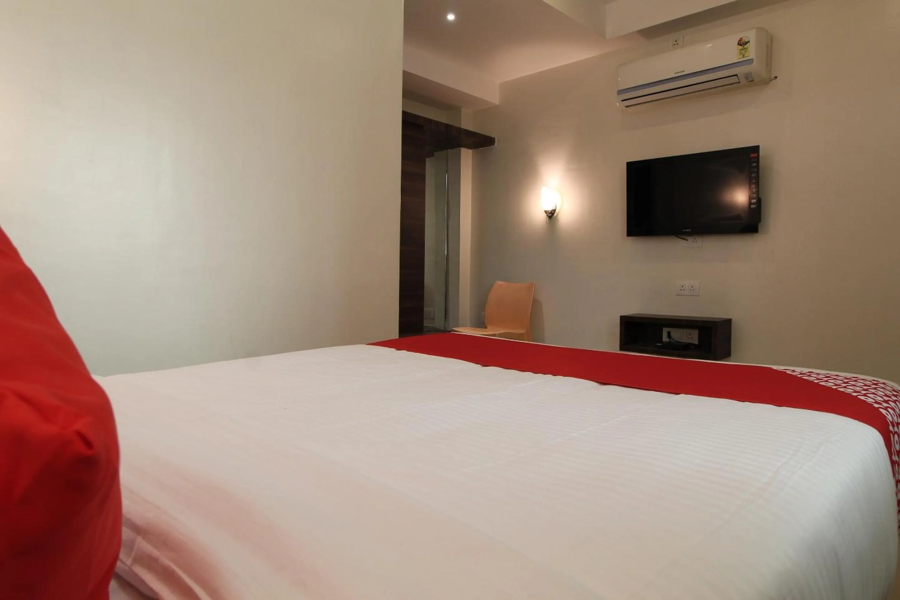 Bedroom, Bed in Hotel O New Pune