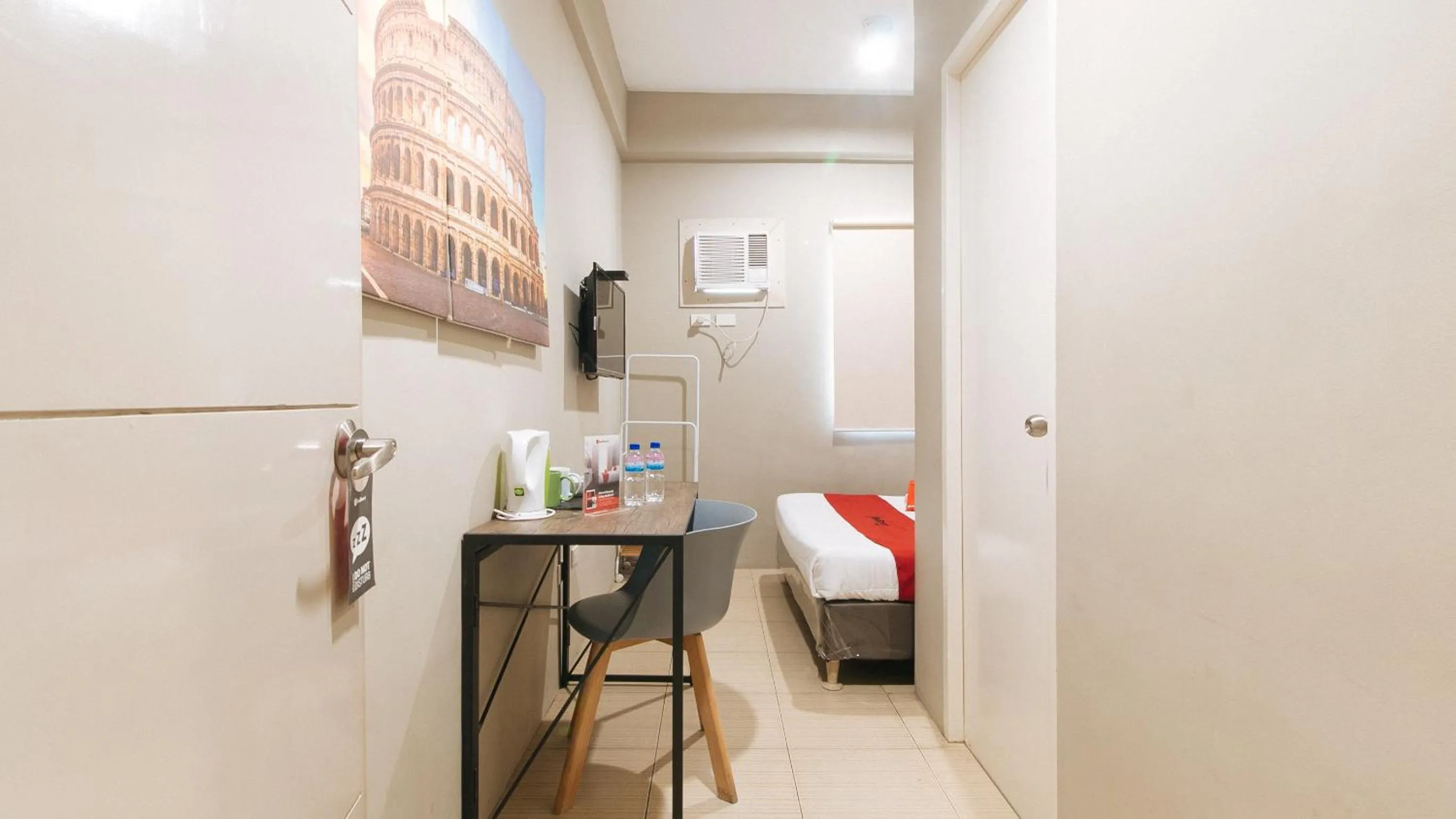 Bedroom in RedDoorz near Osmeña Hway2 - Quarantine Hotel