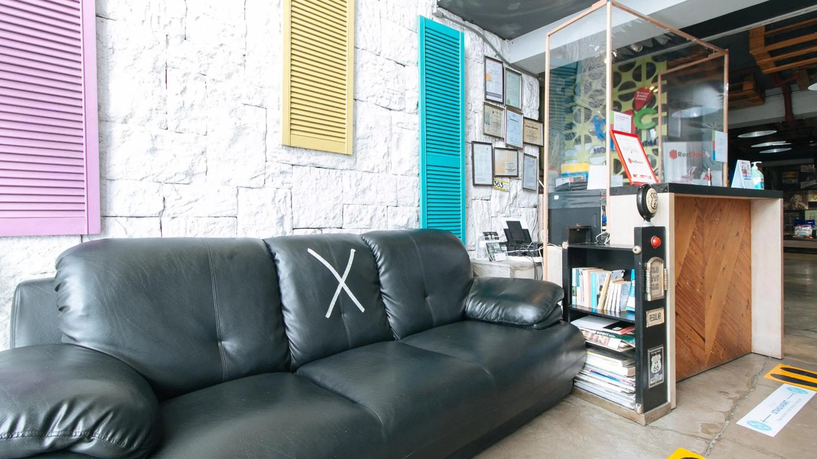 Lobby or reception in RedDoorz Plus at BGC near St Lukes