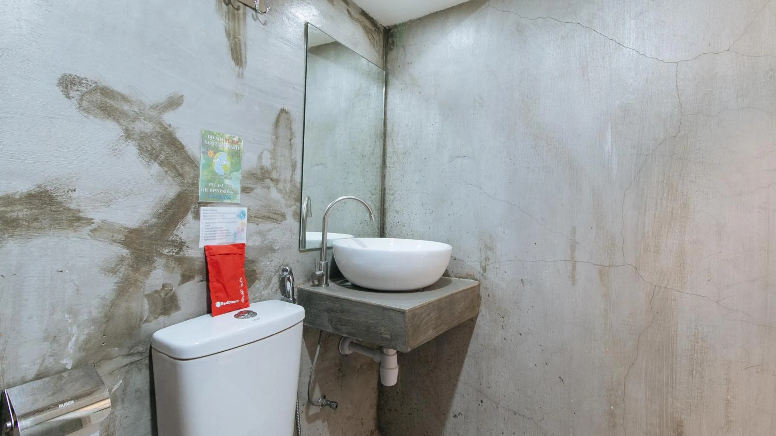 Bathroom in RedDoorz Plus at BGC near St Lukes