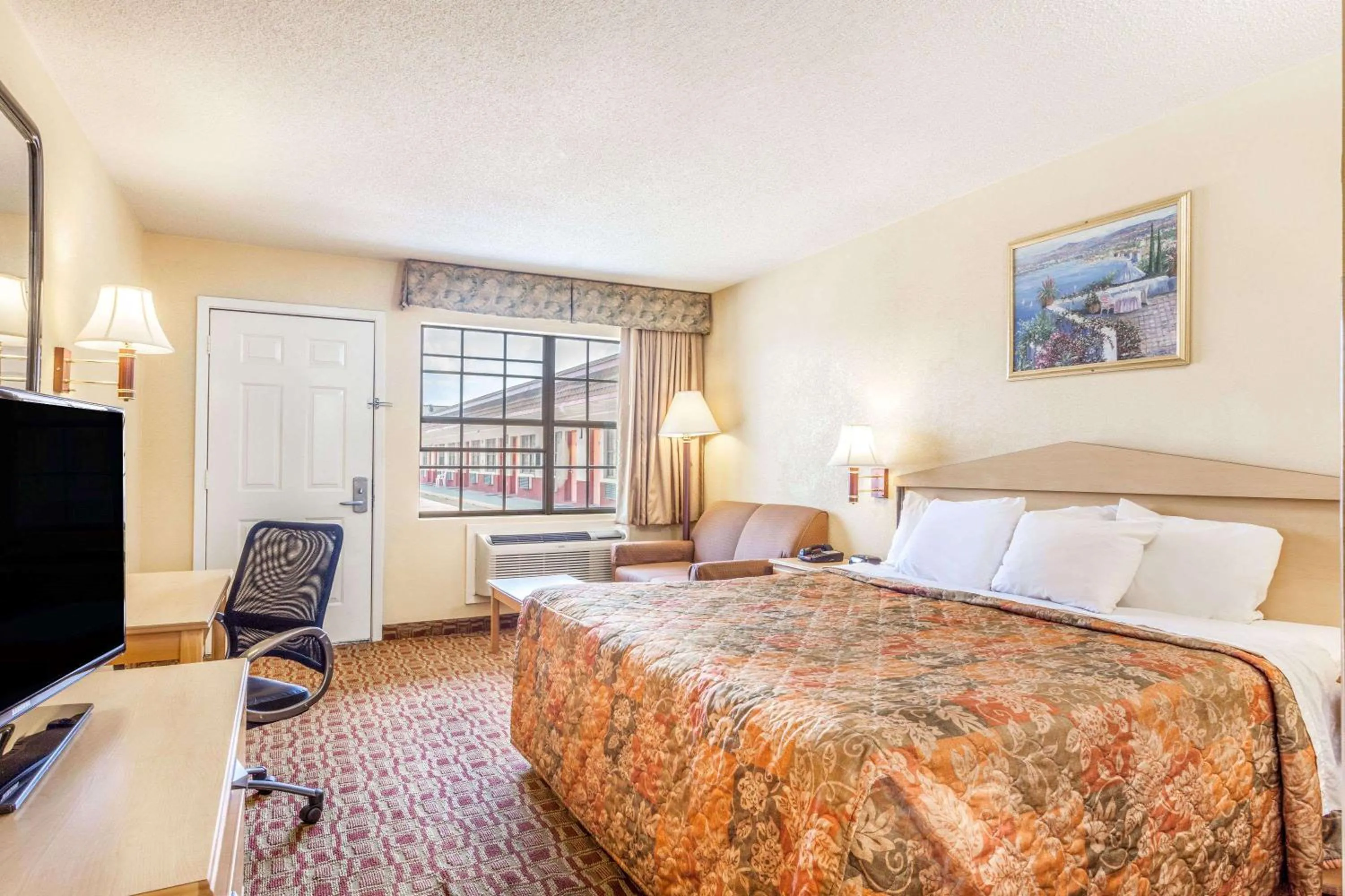 Photo of the whole room in Days Inn by Wyndham Yazoo City